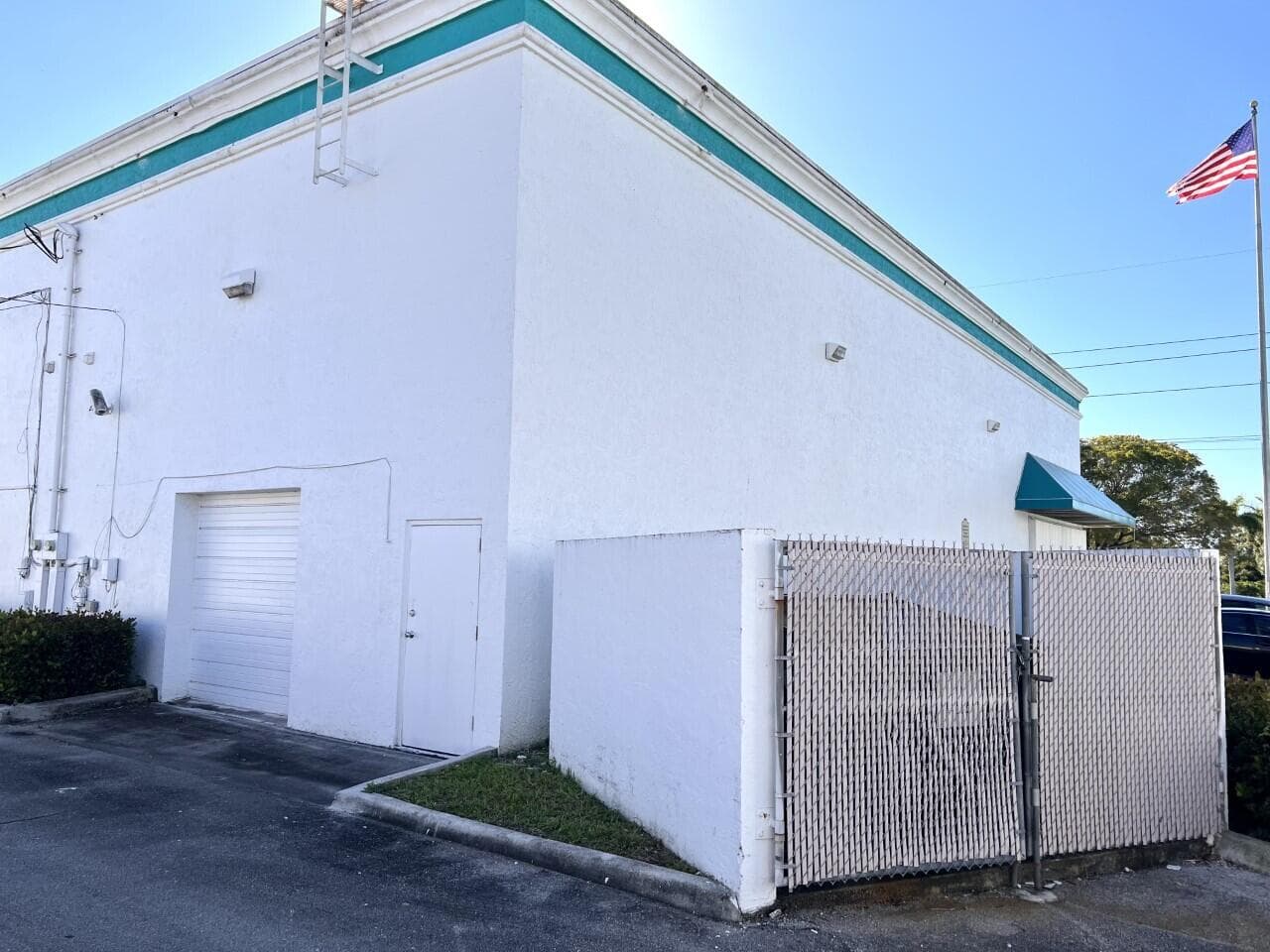 324 S Powerline Road, Deerfield Beach, FL 33442 — photo 8 of 10