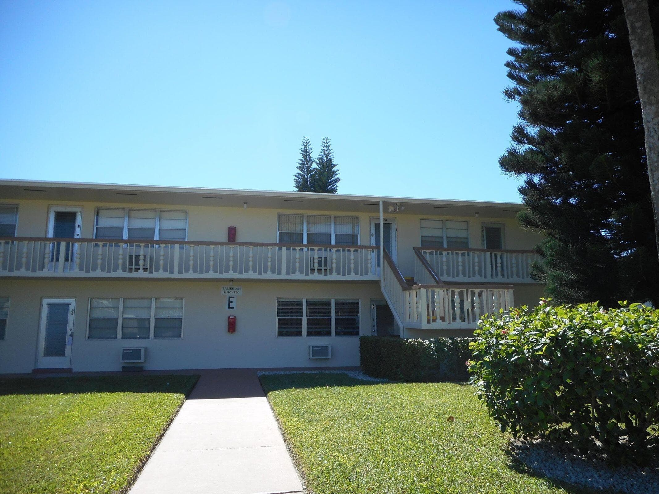 110 Salisbury E, West Palm Beach, FL 33417 — photo 1 of 13