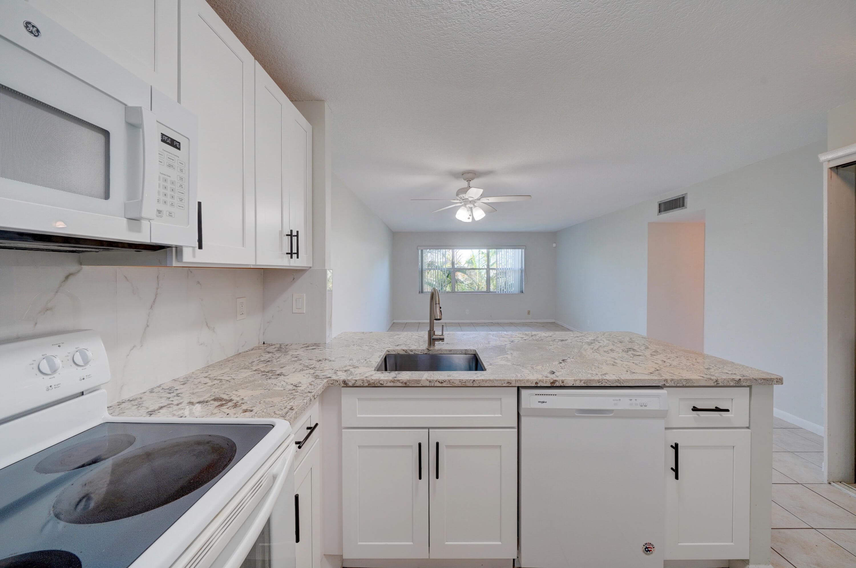 550 SE 2nd Avenue G27, Deerfield Beach, FL 33441 — photo 4 of 20