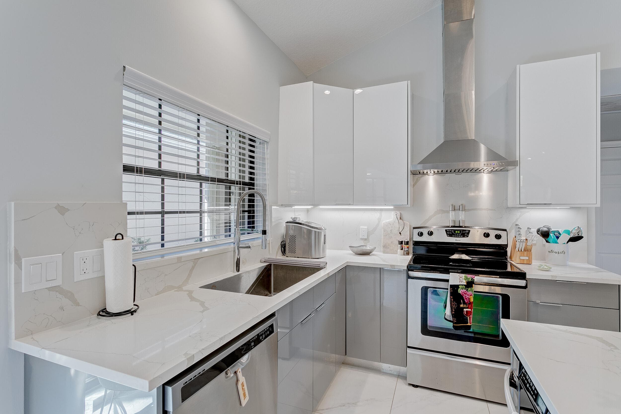 156 Coventry Place, Palm Beach Gardens, FL 33418 — photo 24 of 50