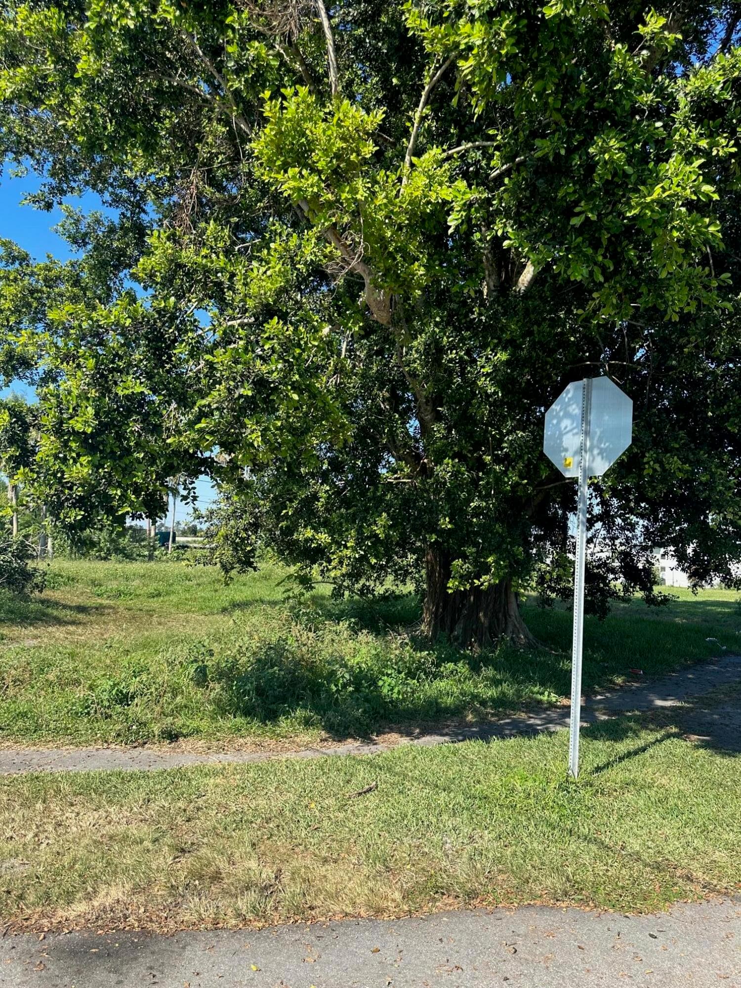 501 W Baines Terrace, Pahokee, FL 33476 — photo 4 of 8
