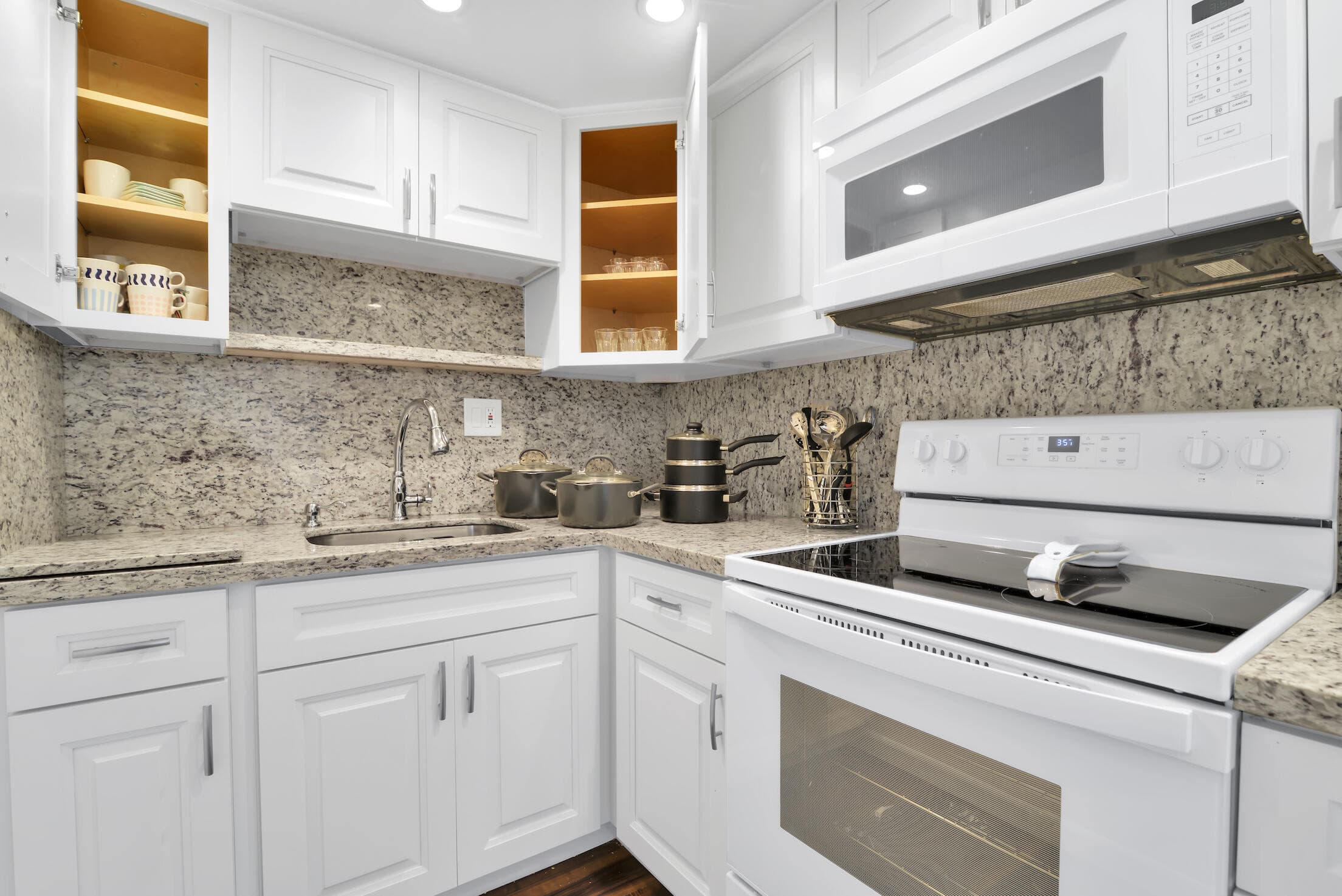 720 Orton Avenue 701, Fort Lauderdale, FL 33304 — photo 5 of 16