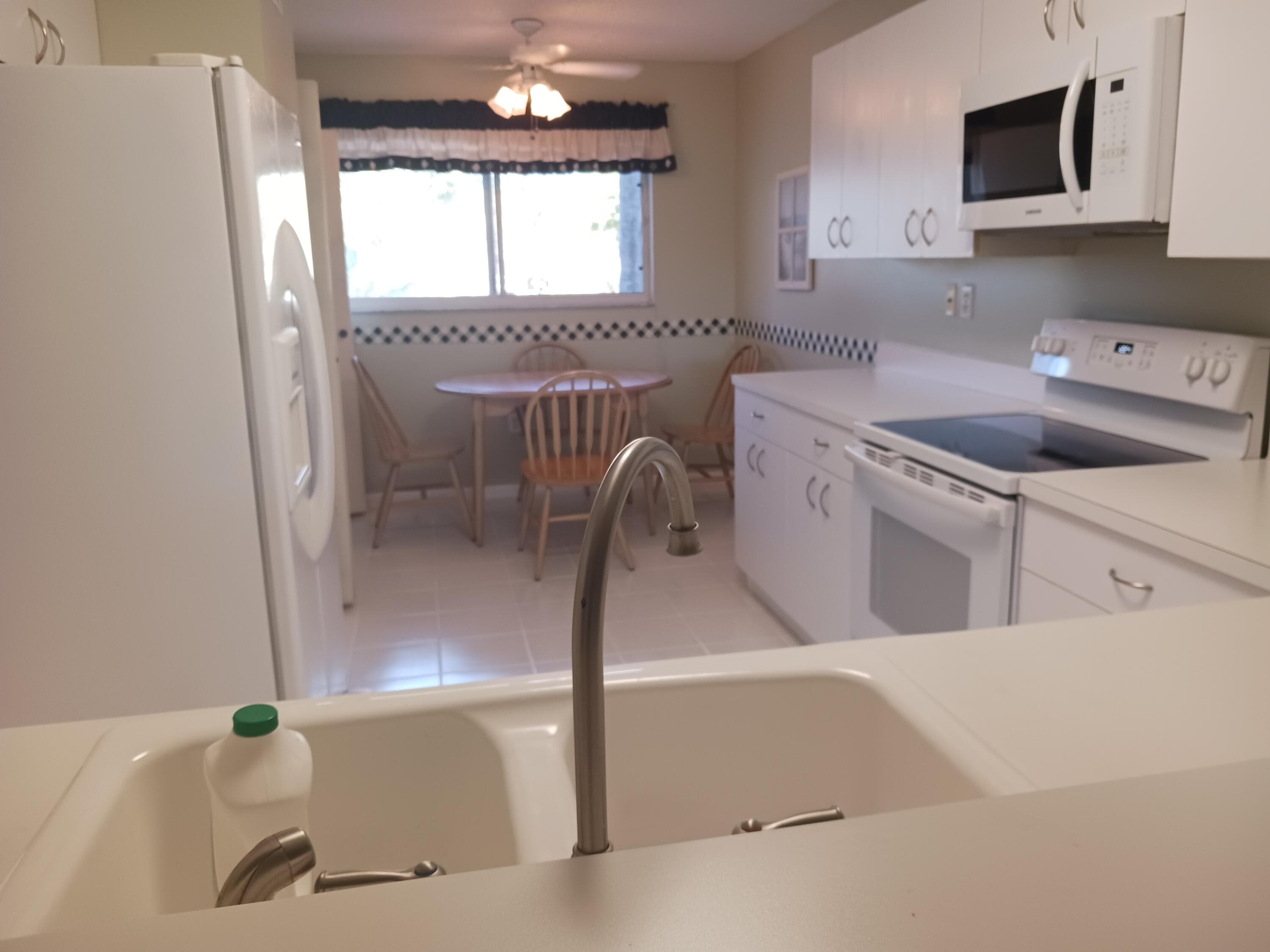 4734 Lucerne Lakes Boulevard 212, Lake Worth, FL 33467 — photo 5 of 9