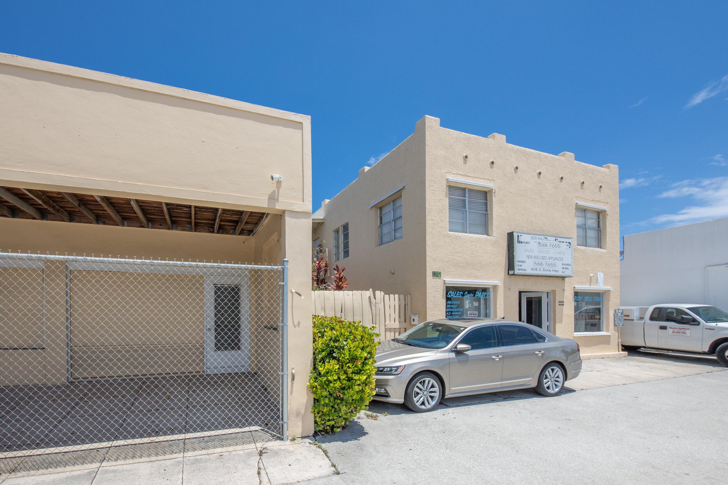 922/928 S Dixie Highway 922 & 928 & Back & Up, Lake Worth Beach, FL 33460 — photo 1 of 31