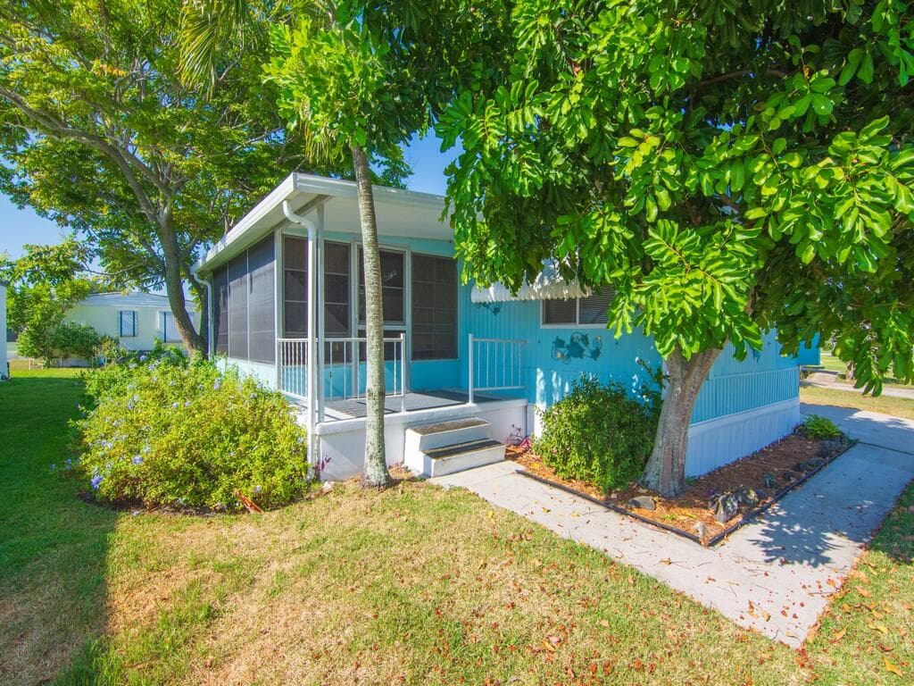 102 N Warner Drive, Jensen Beach, FL 34957 — photo 8 of 41