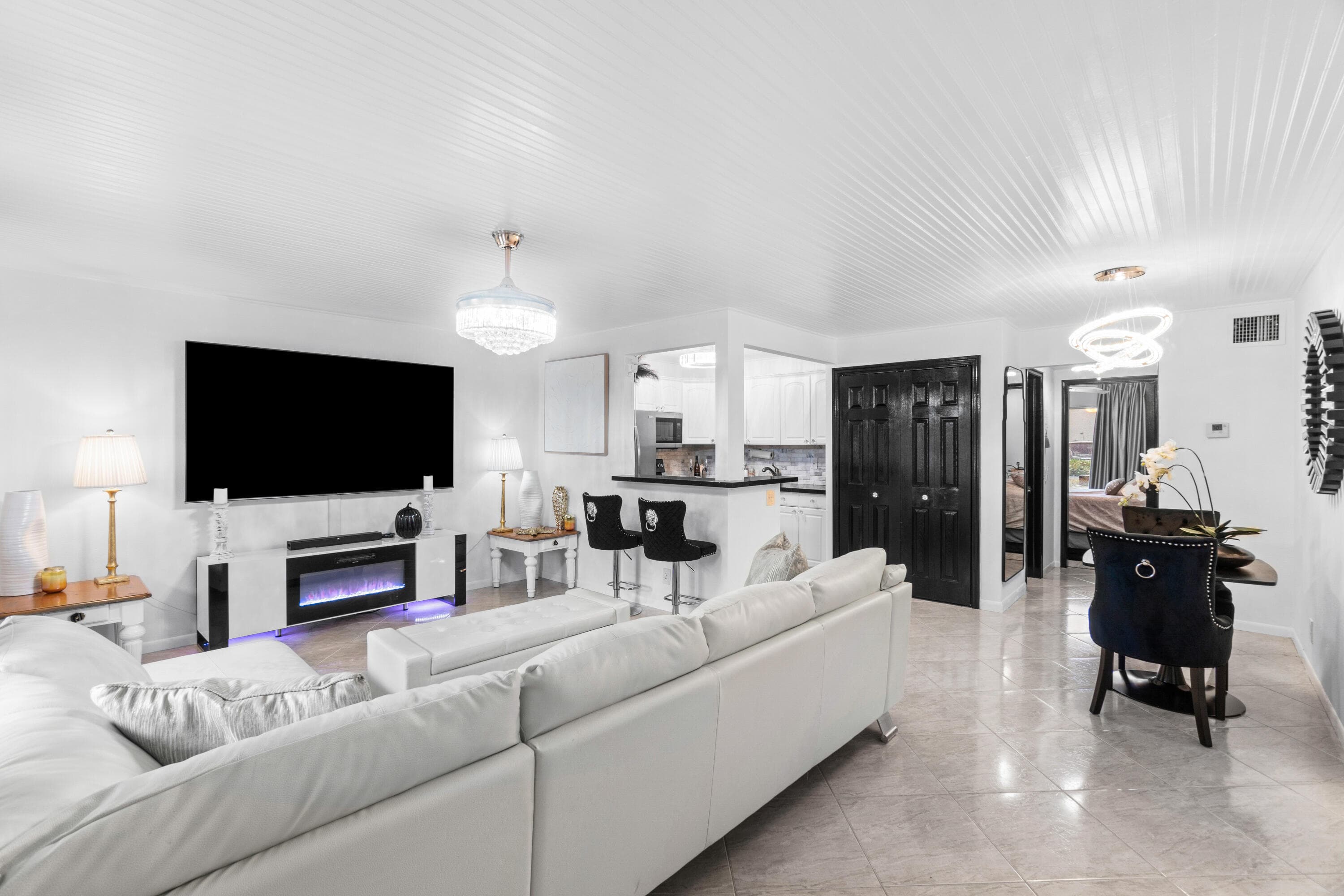 340 Horizons W 102, Boynton Beach, FL 33435 — photo 1 of 33