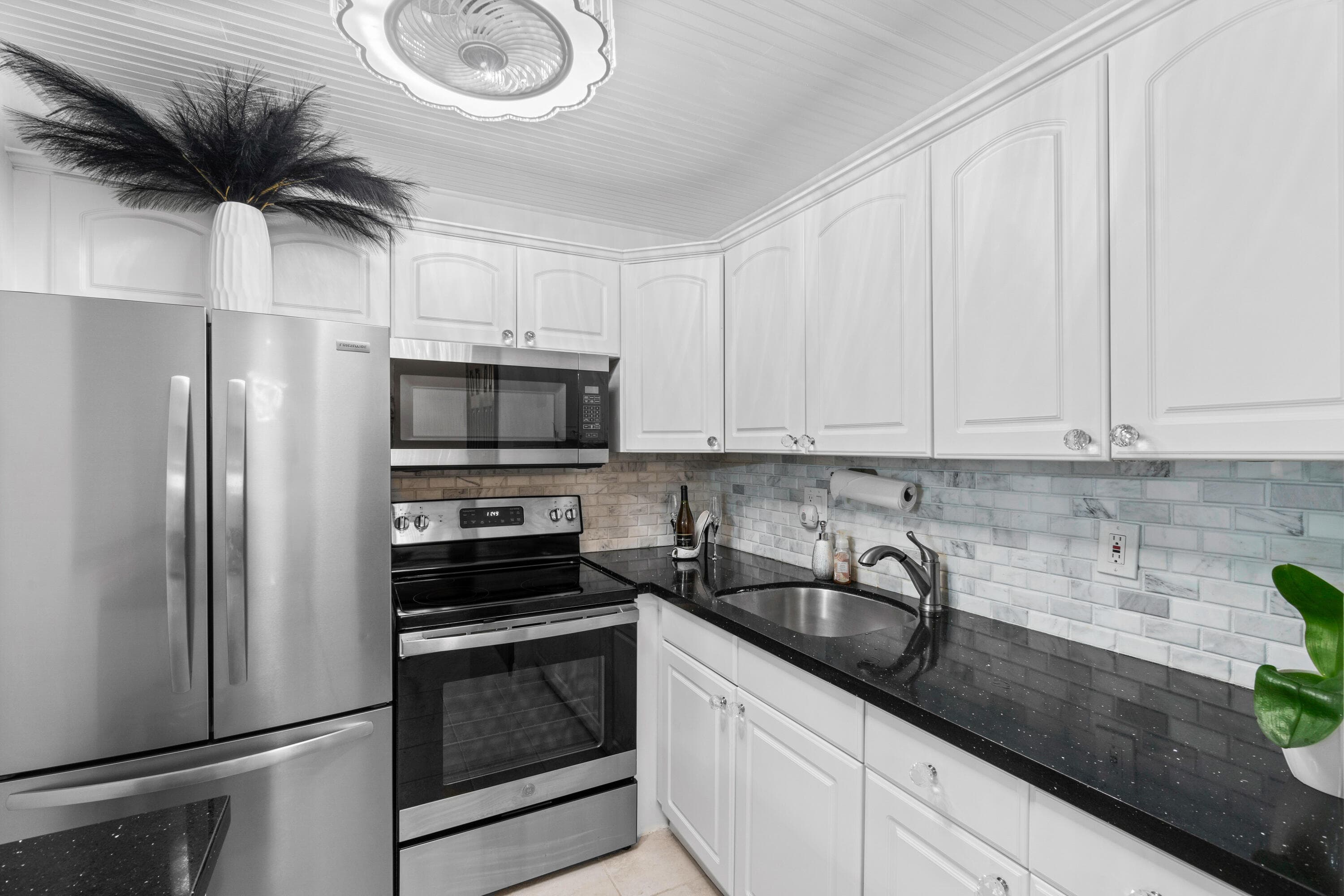 340 Horizons W 102, Boynton Beach, FL 33435 — photo 8 of 33