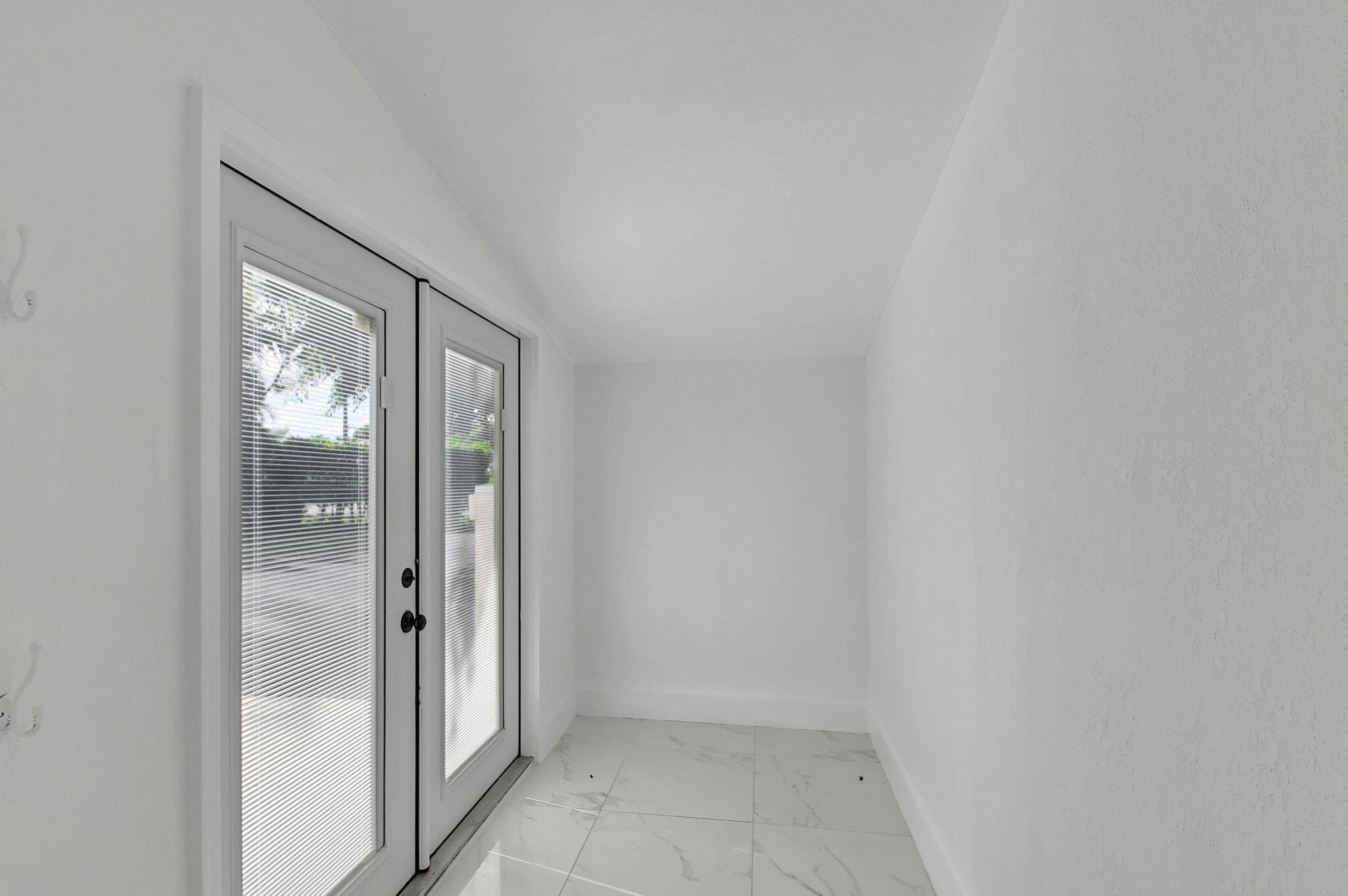 2478 Kentucky Street, West Palm Beach, FL 33406 — photo 6 of 65