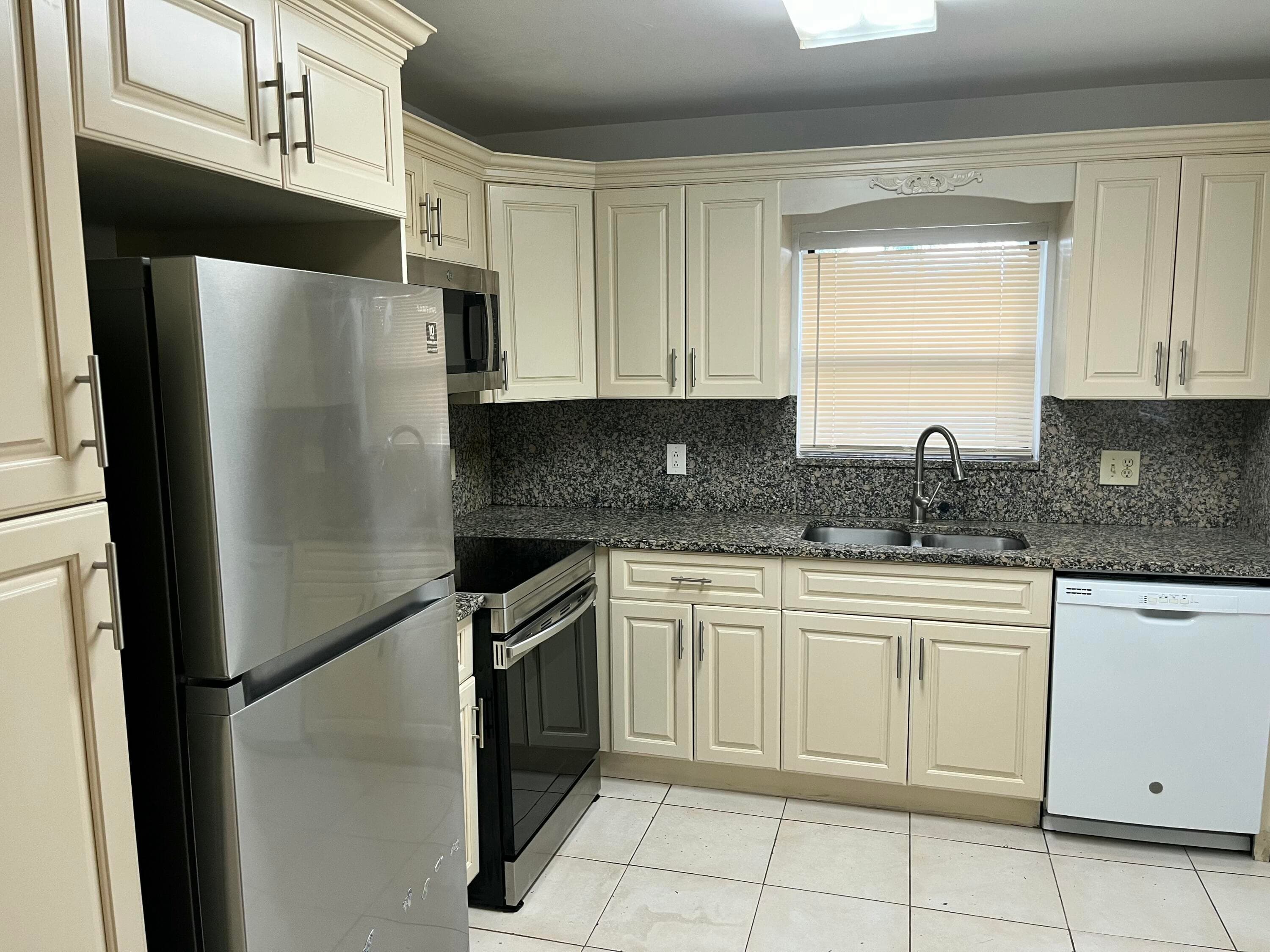1763 Abbey Road, West Palm Beach, FL 33415 — photo 4 of 13
