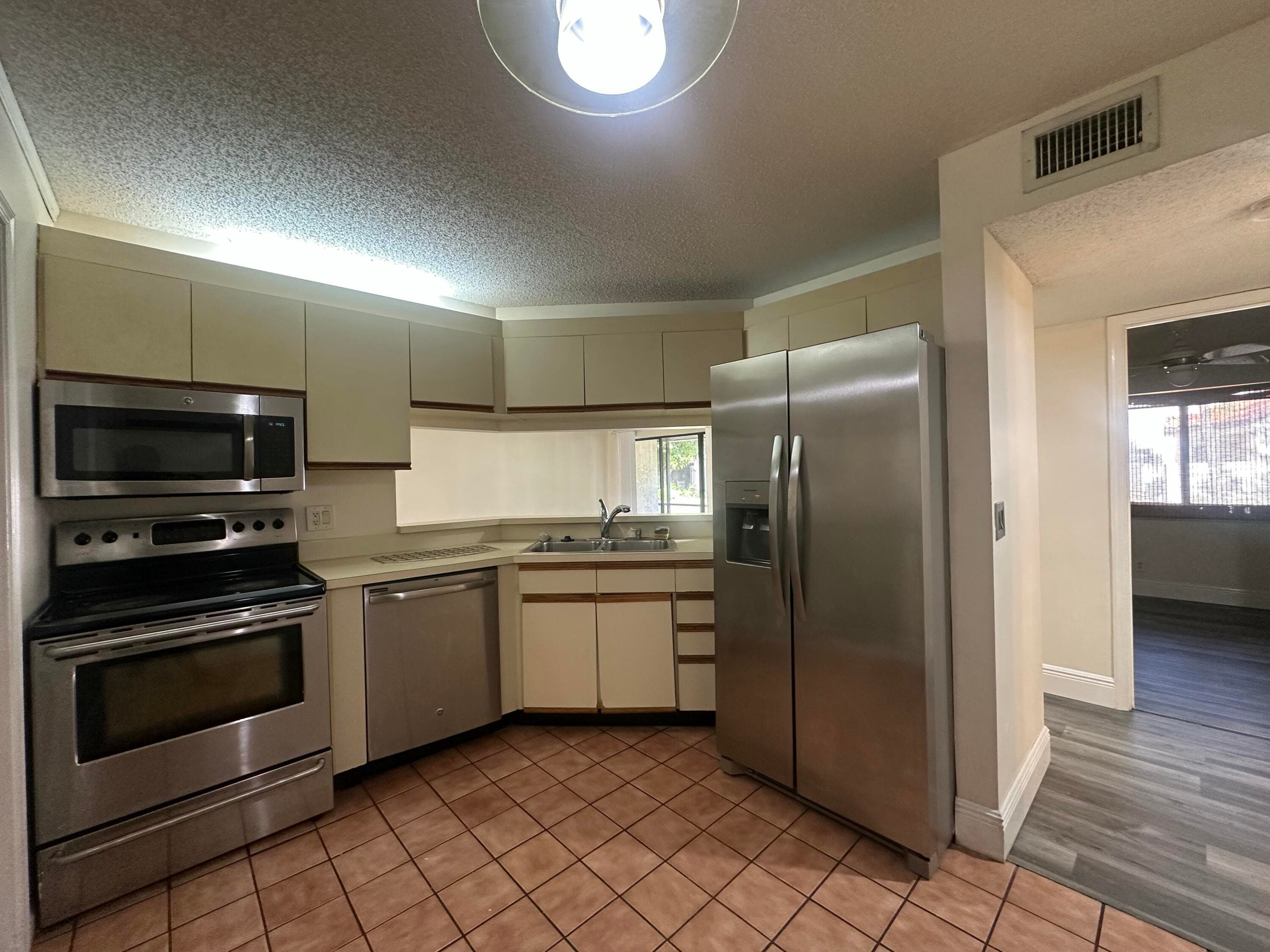 8 Via De Casas Sur 103, Boynton Beach, FL 33426 — photo 10 of 24