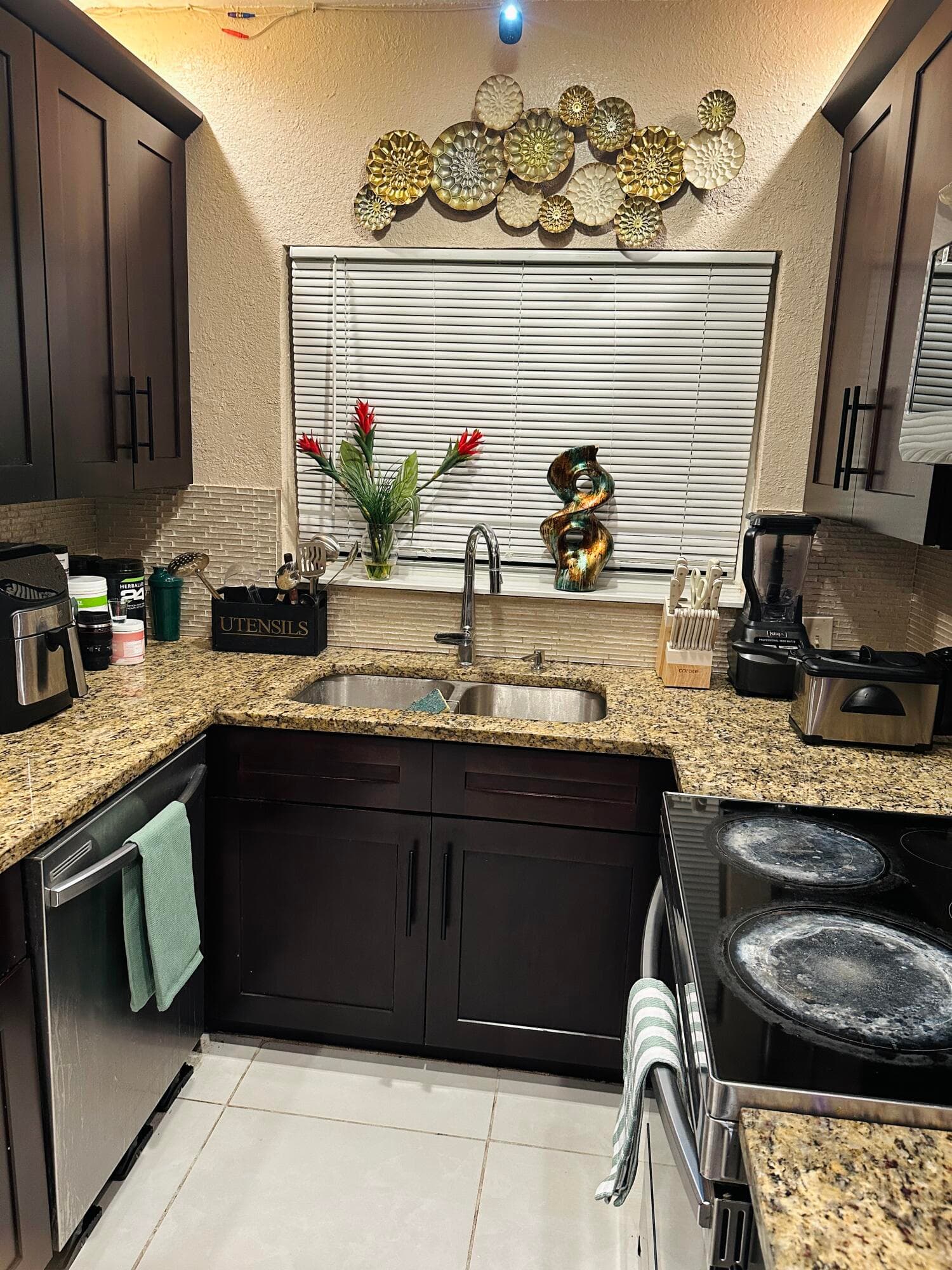 833 Briggs Street Street, West Palm Beach, FL 33405 — photo 13 of 71