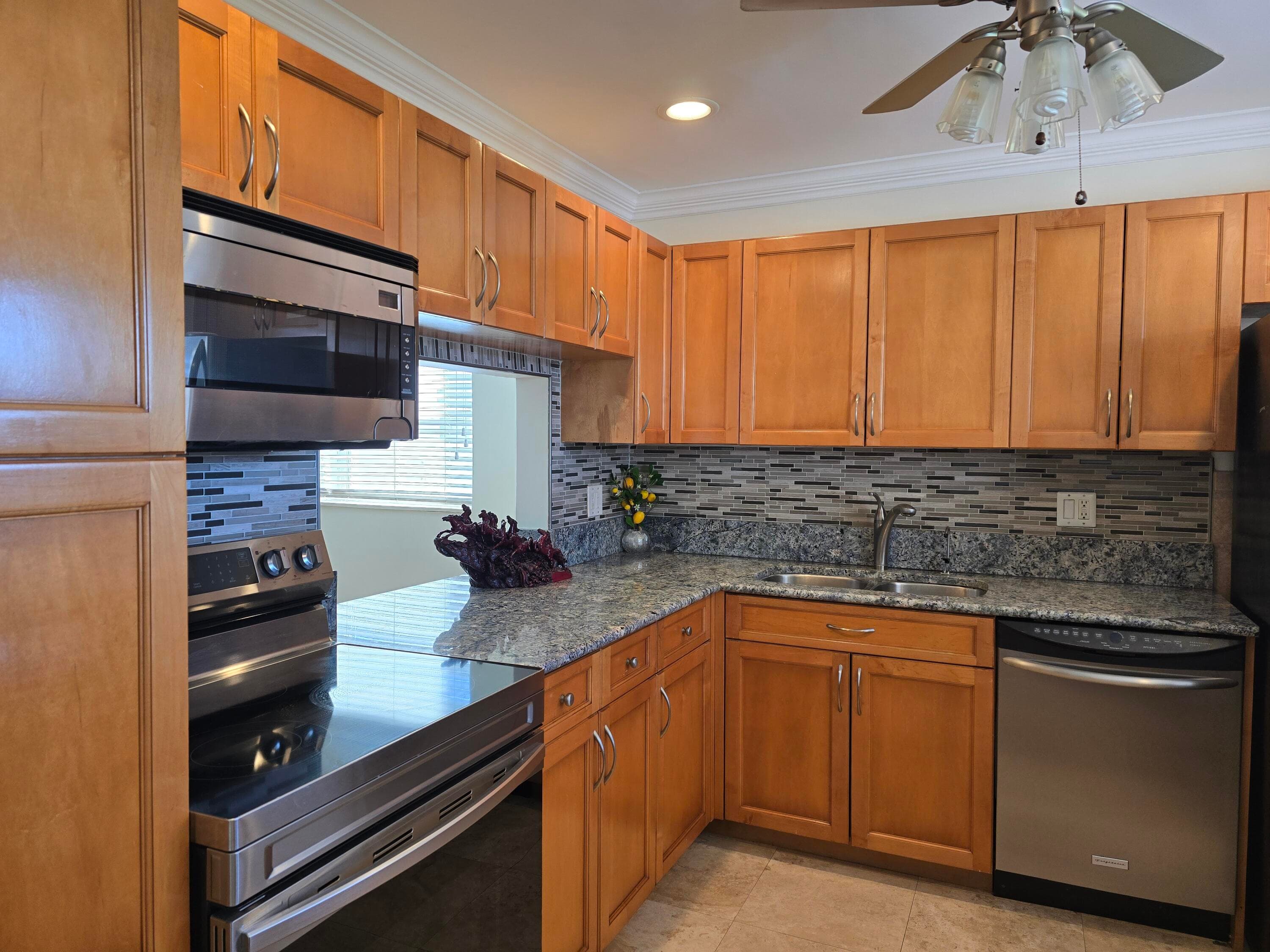 121 Lake Gloria Drive, West Palm Beach, FL 33411 — photo 5 of 26