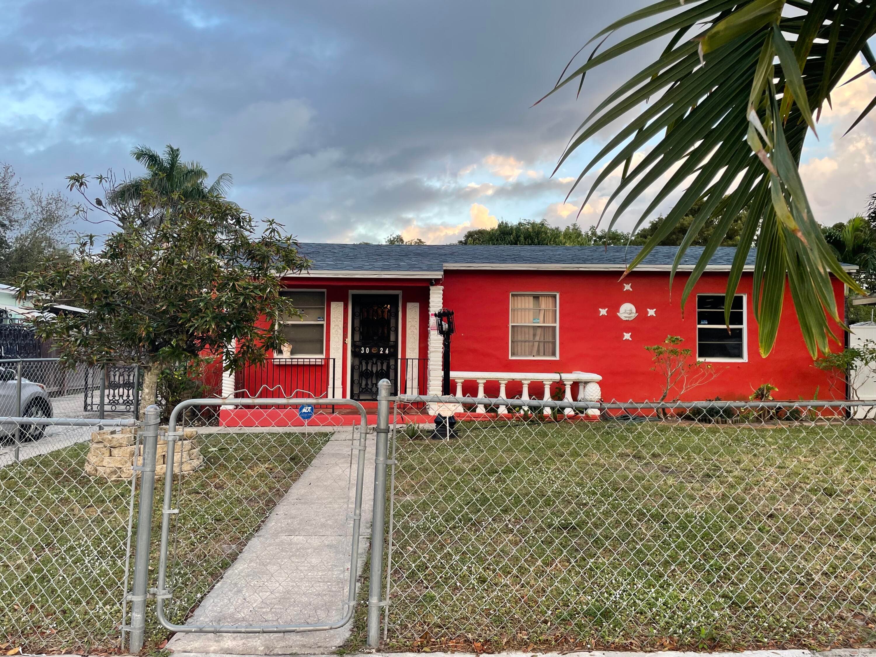 3024 Glenwood Road, West Palm Beach, FL 33405 — photo 2 of 38