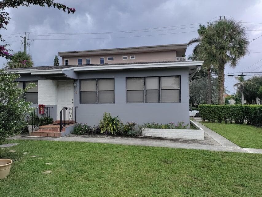 130 S Lakeside 1 Drive, Lake Worth Beach, FL 33460 — photo 6 of 41