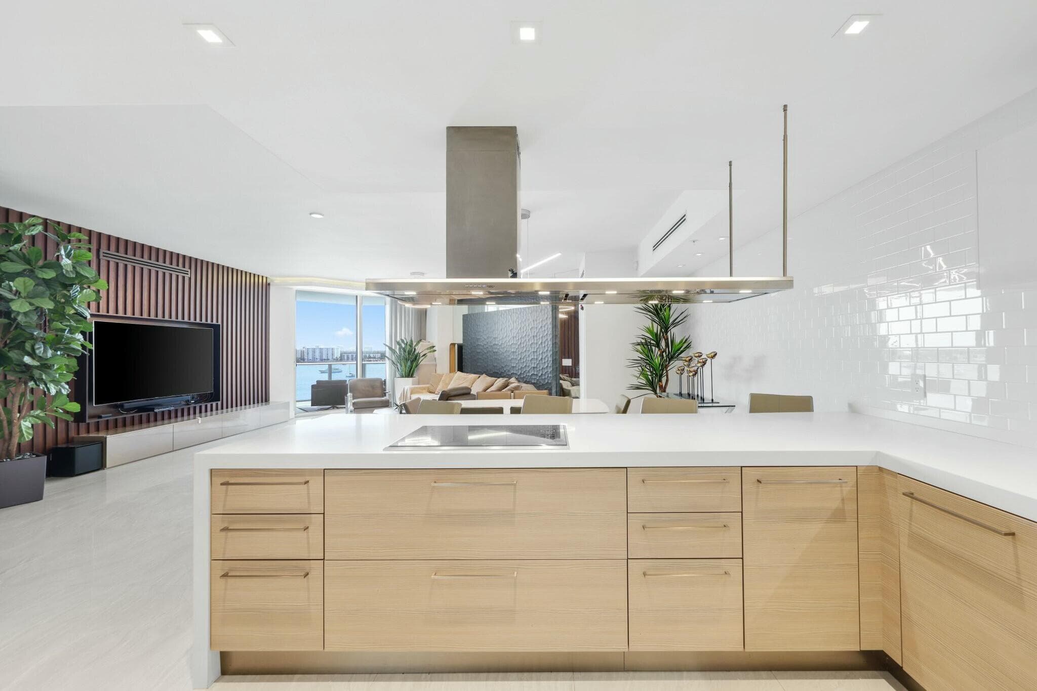 17301 Biscayne Boulevard 707, North Miami Beach, FL 33160 — photo 13 of 62