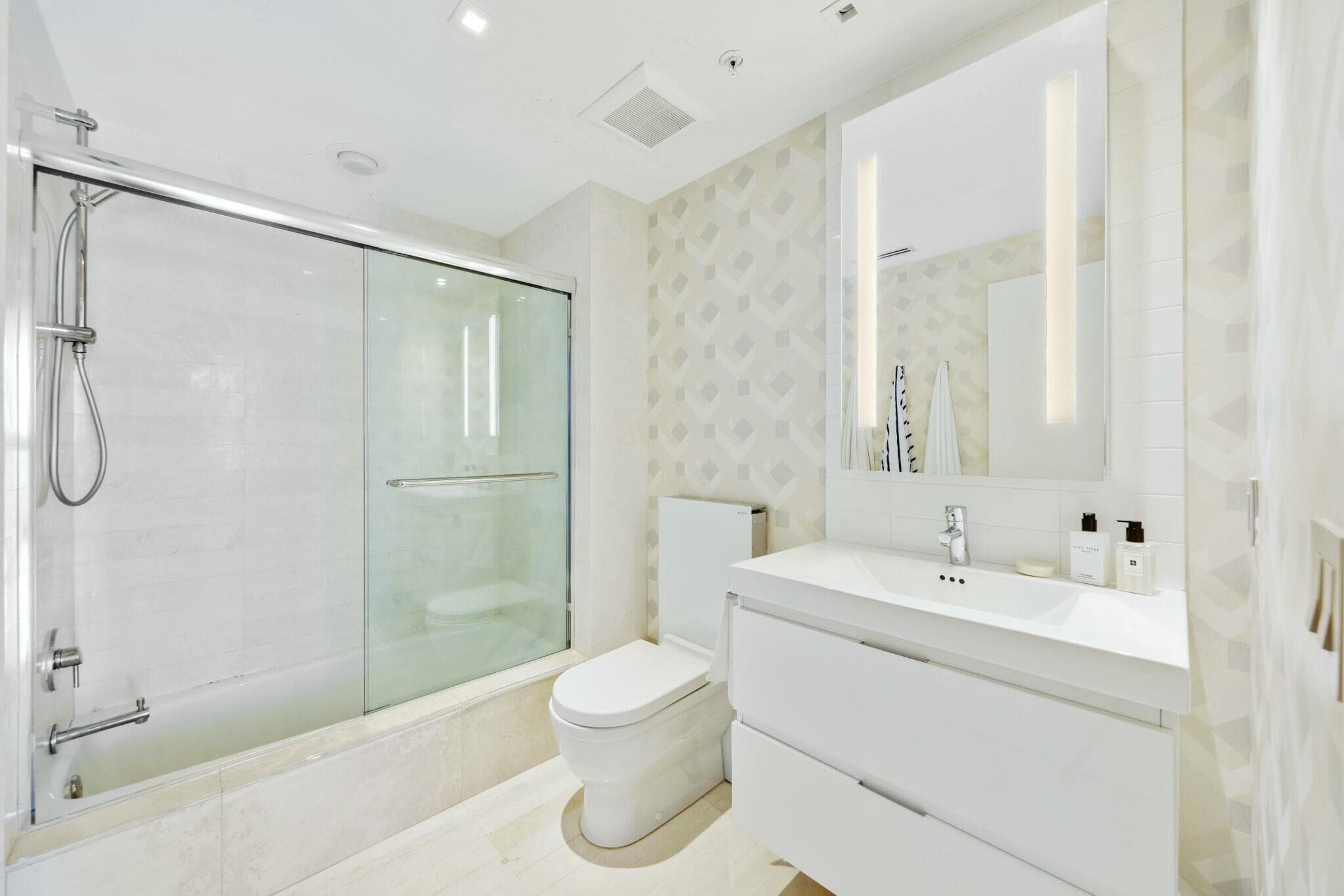 17301 Biscayne Boulevard 707, North Miami Beach, FL 33160 — photo 28 of 62