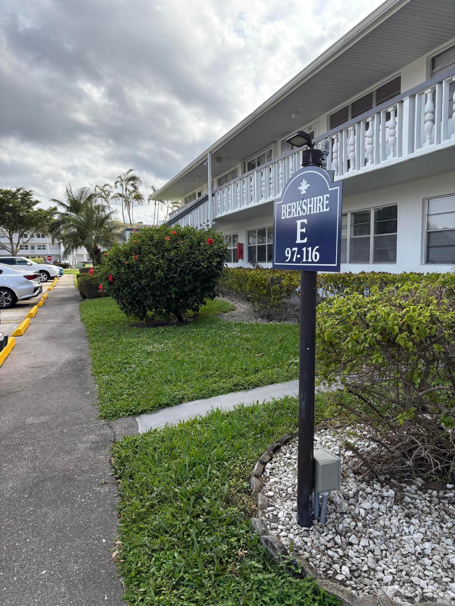 113 Berkshire E, West Palm Beach, FL 33417 — photo 1 of 12