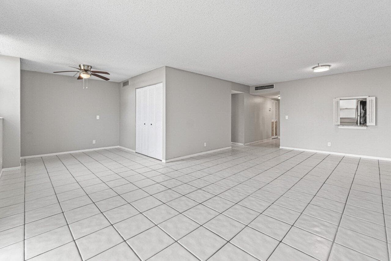 5700 NW 2nd Avenue 401, Boca Raton, FL 33487 — photo 21 of 30