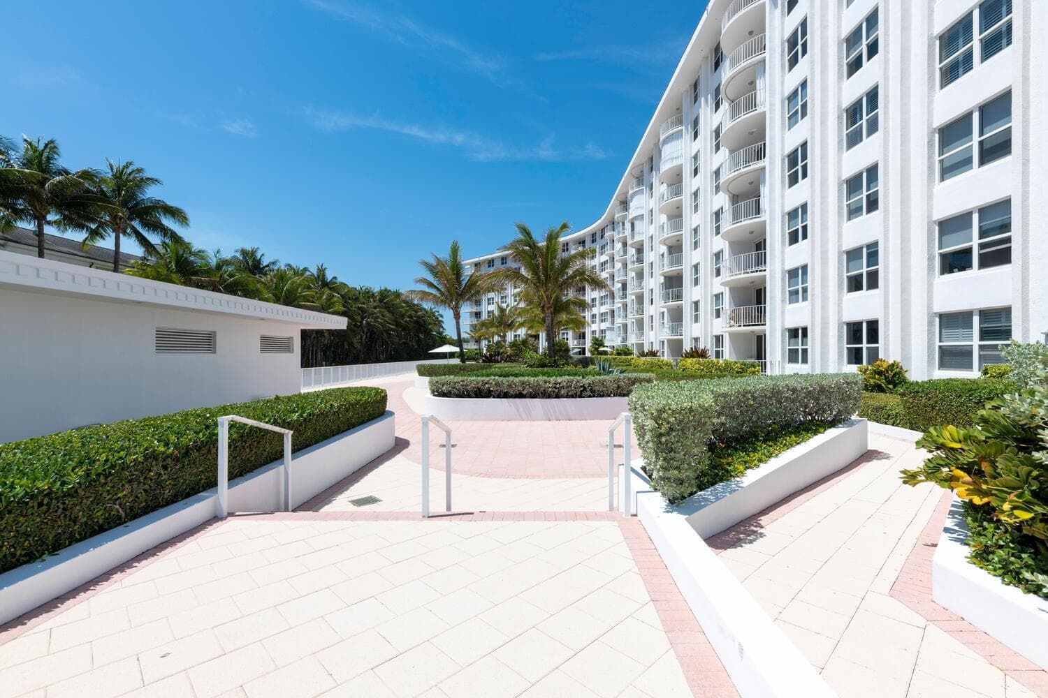 2295 S Ocean Boulevard 404, Palm Beach, FL 33480 — photo 19 of 37