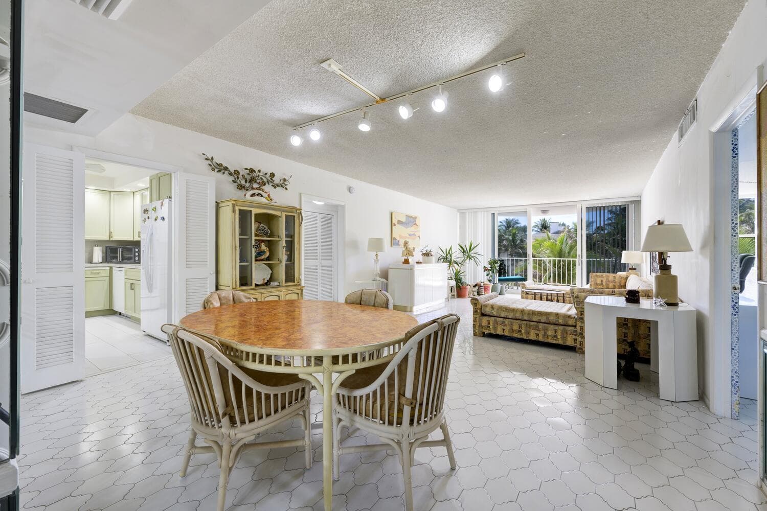 2295 S Ocean Boulevard 404, Palm Beach, FL 33480 — photo 26 of 37