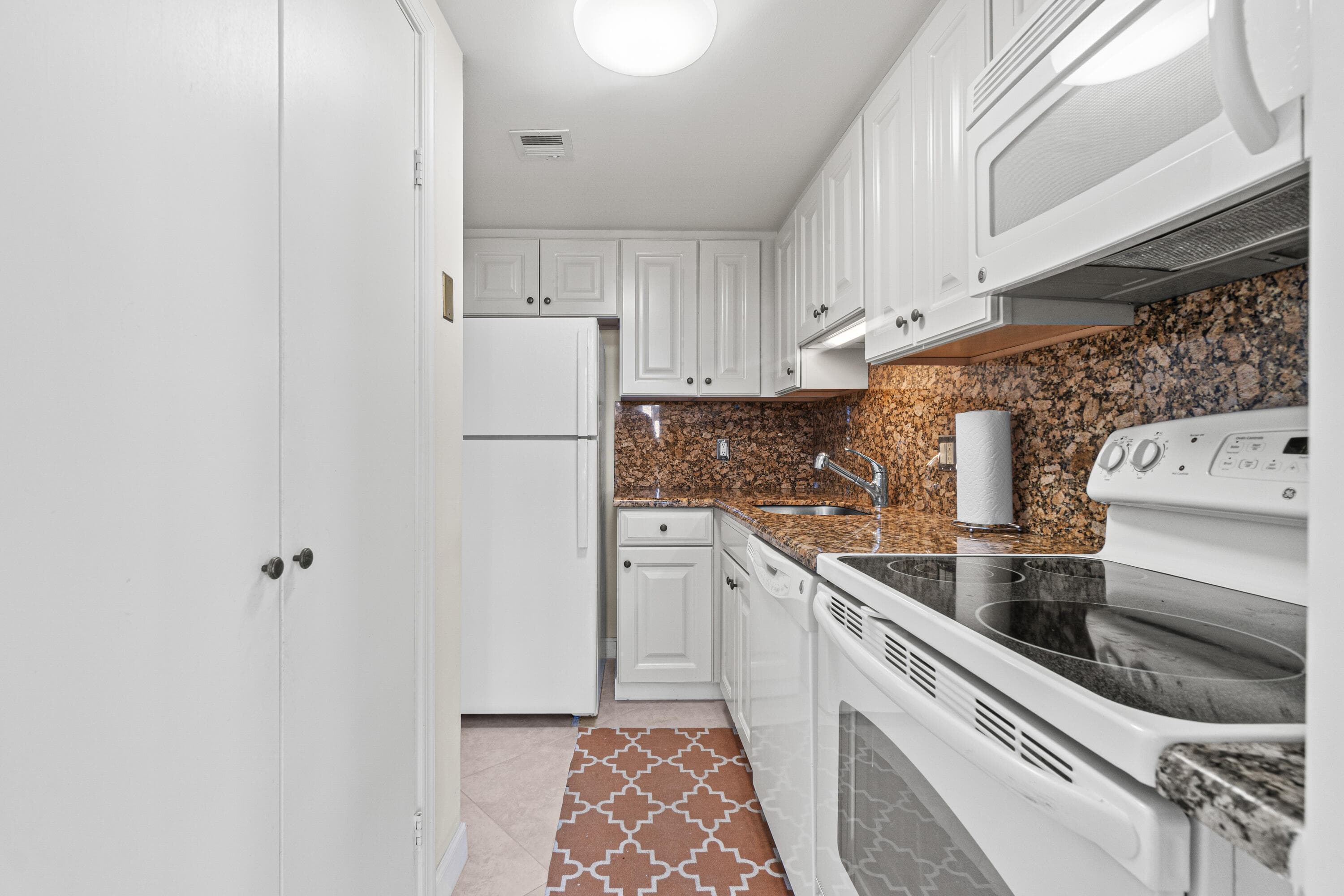 2760 S Ocean Boulevard 313, Palm Beach, FL 33480 — photo 12 of 30