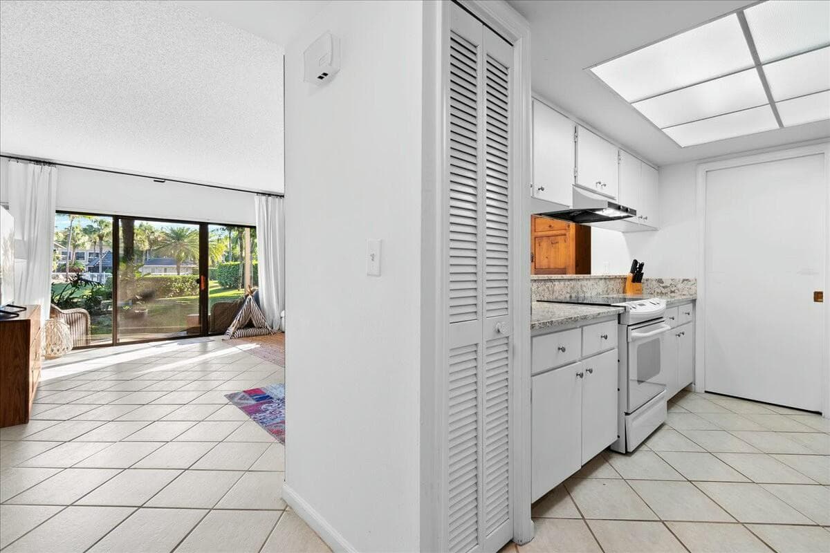 11863 Wimbledon Circle 446, Wellington, FL 33414 — photo 3 of 53