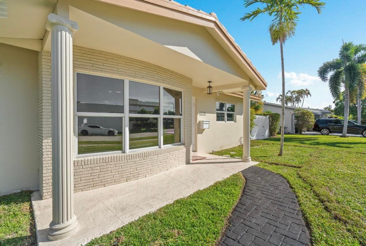 5040 NE 22 Avenue, Lighthouse Point, FL 33064 — photo 8 of 32