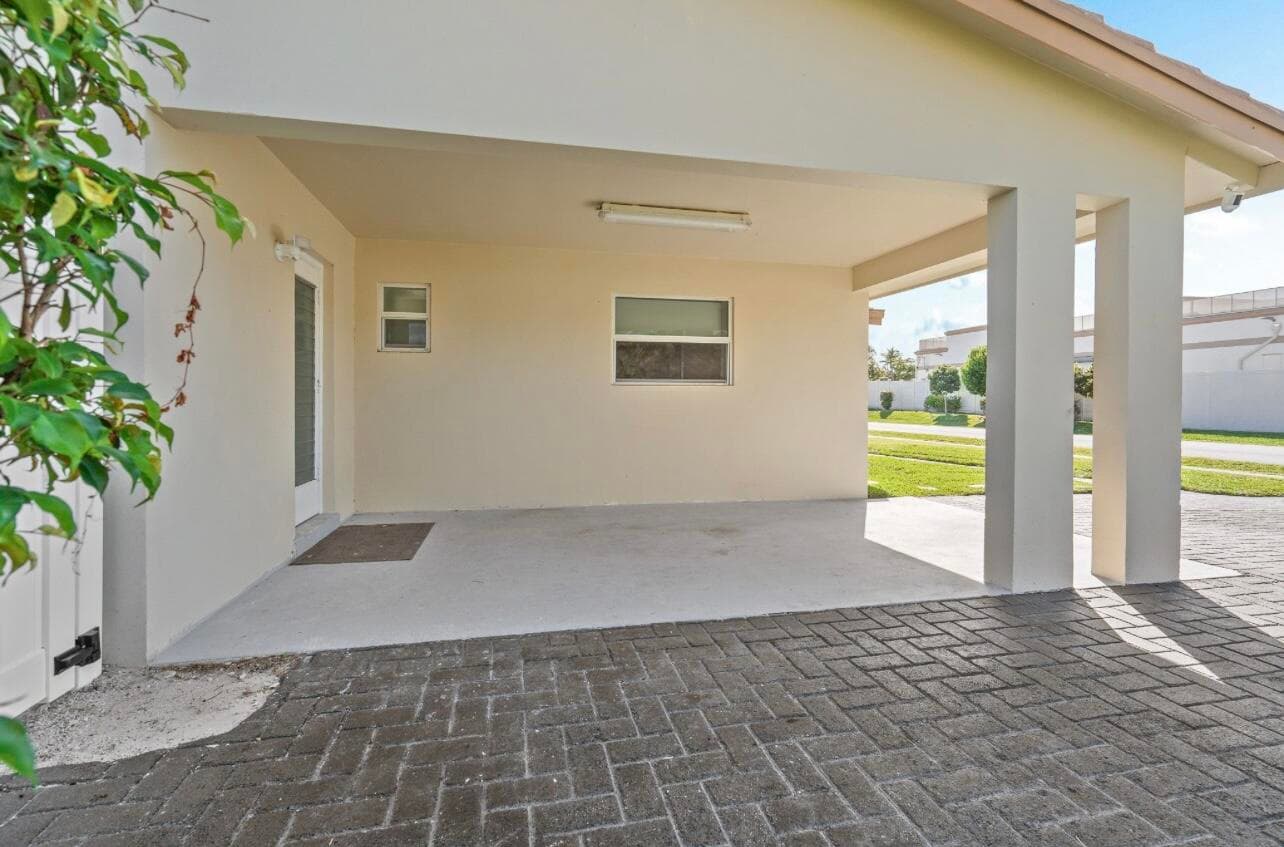 5040 NE 22 Avenue, Lighthouse Point, FL 33064 — photo 9 of 32