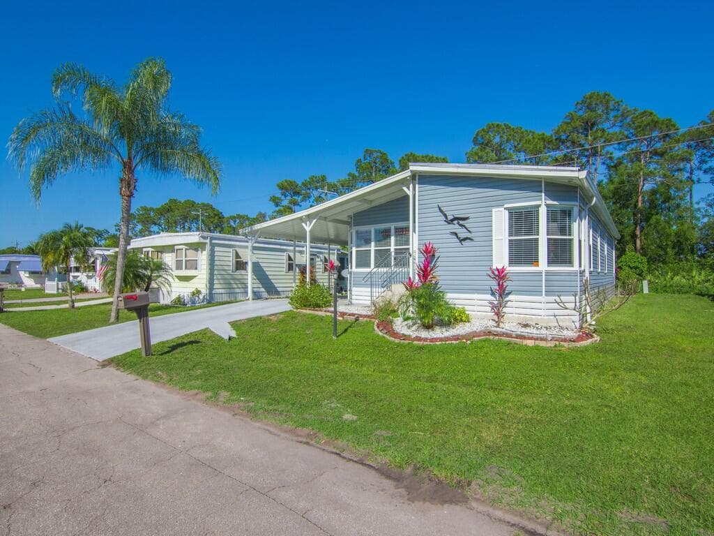 22 Mediterranean East Boulevard E, Port St. Lucie, FL 34952 — photo 2 of 35