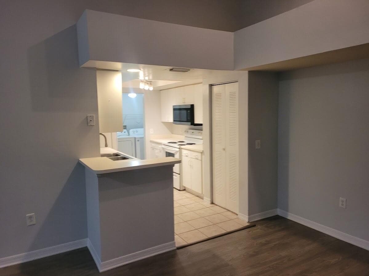 4197 N Haverhill Road 212, West Palm Beach, FL 33417 — photo 7 of 35