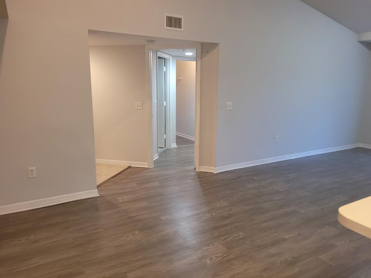 4197 N Haverhill Road 212, West Palm Beach, FL 33417 — photo 5 of 35