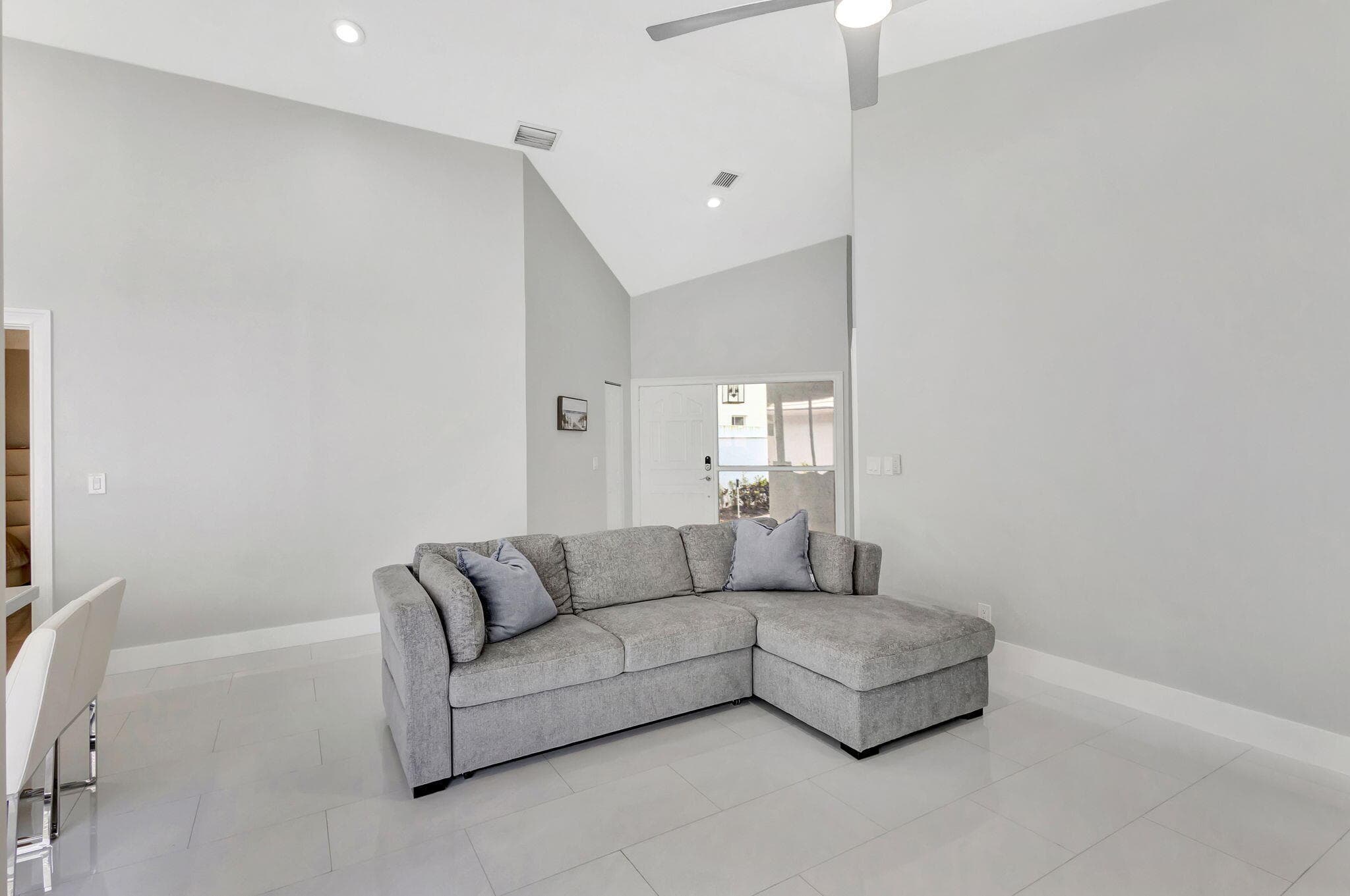 7 Wyndham Lane, Palm Beach Gardens, FL 33418 — photo 10 of 44