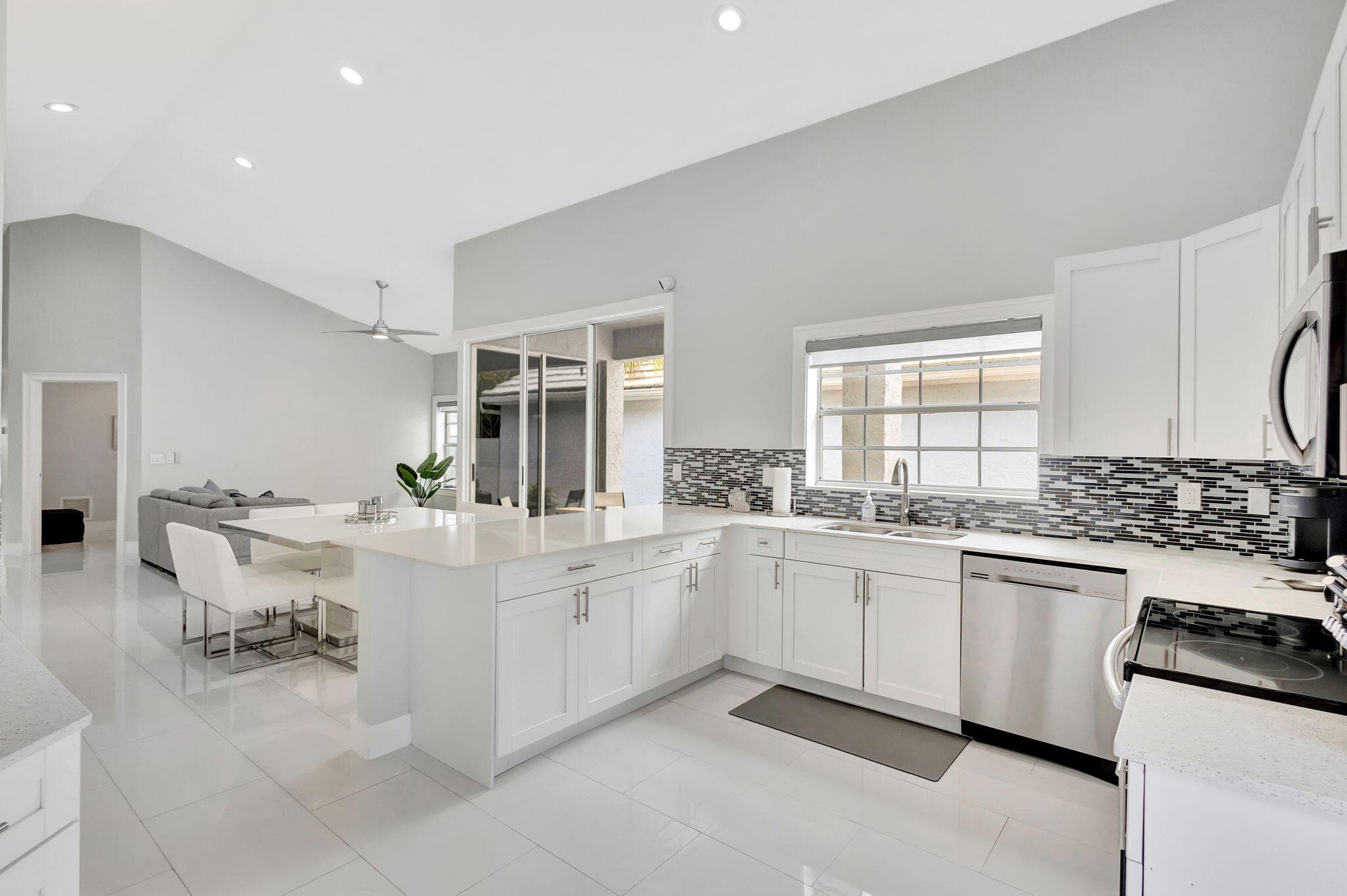 7 Wyndham Lane, Palm Beach Gardens, FL 33418 — photo 19 of 44