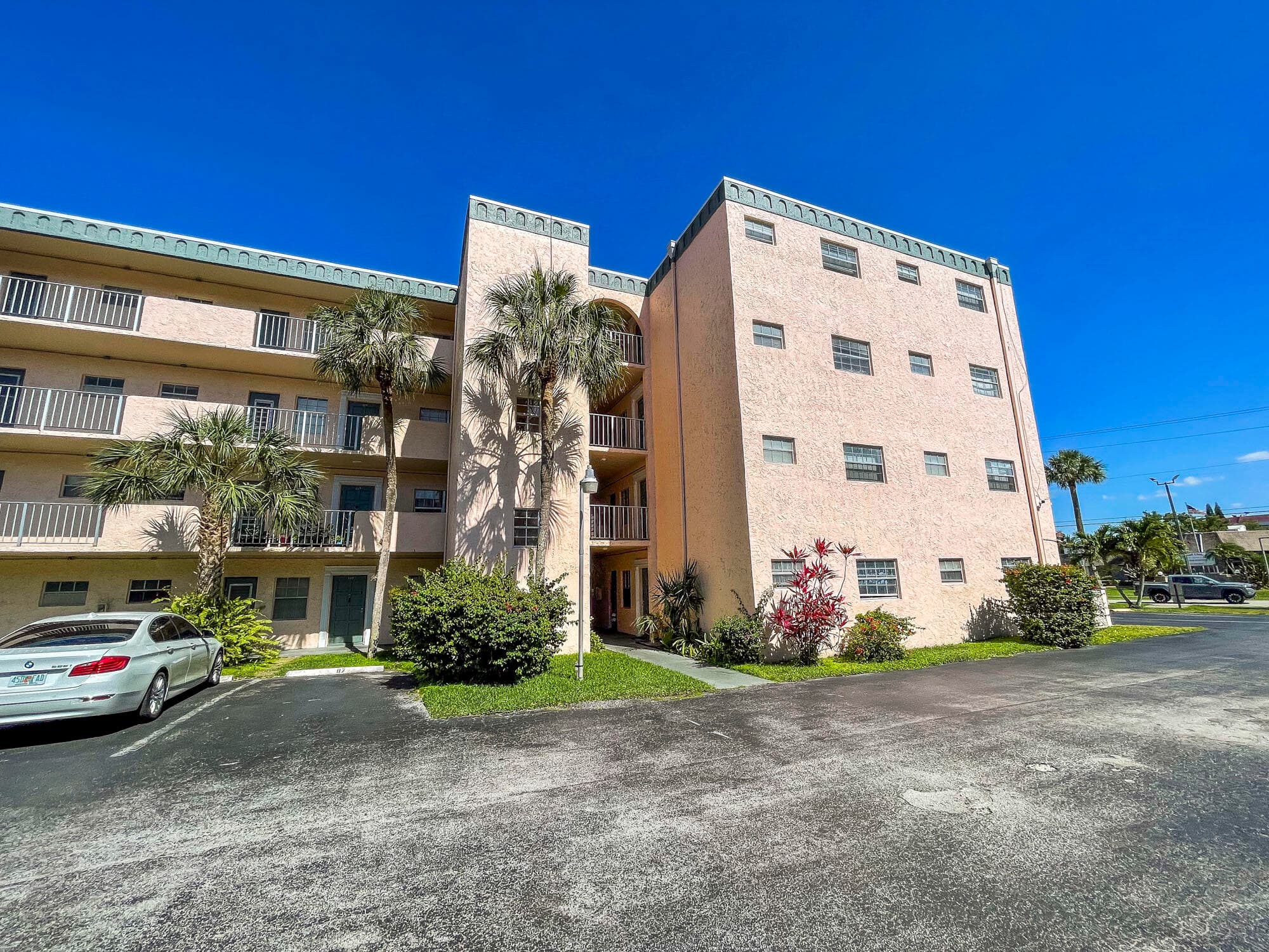 4281 NW 41st Street 320, Lauderdale Lakes, FL 33319 — photo 1 of 20