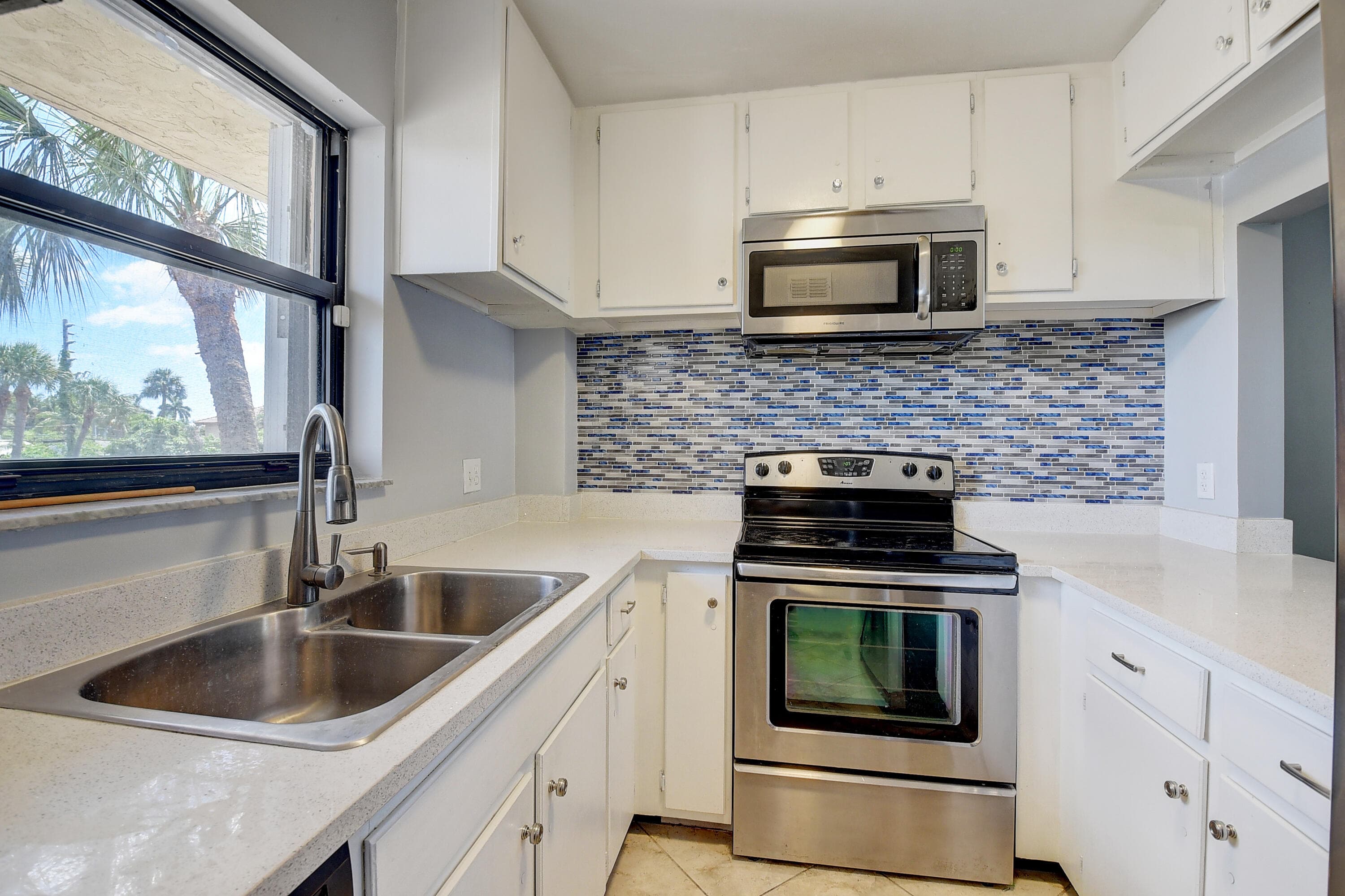 890 N Federal Highway 206, Lantana, FL 33462 — photo 8 of 37