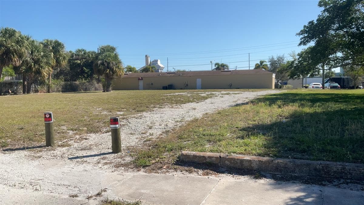 534 S 5th Street, Fort Pierce, FL 34950 — photo 1 of 5