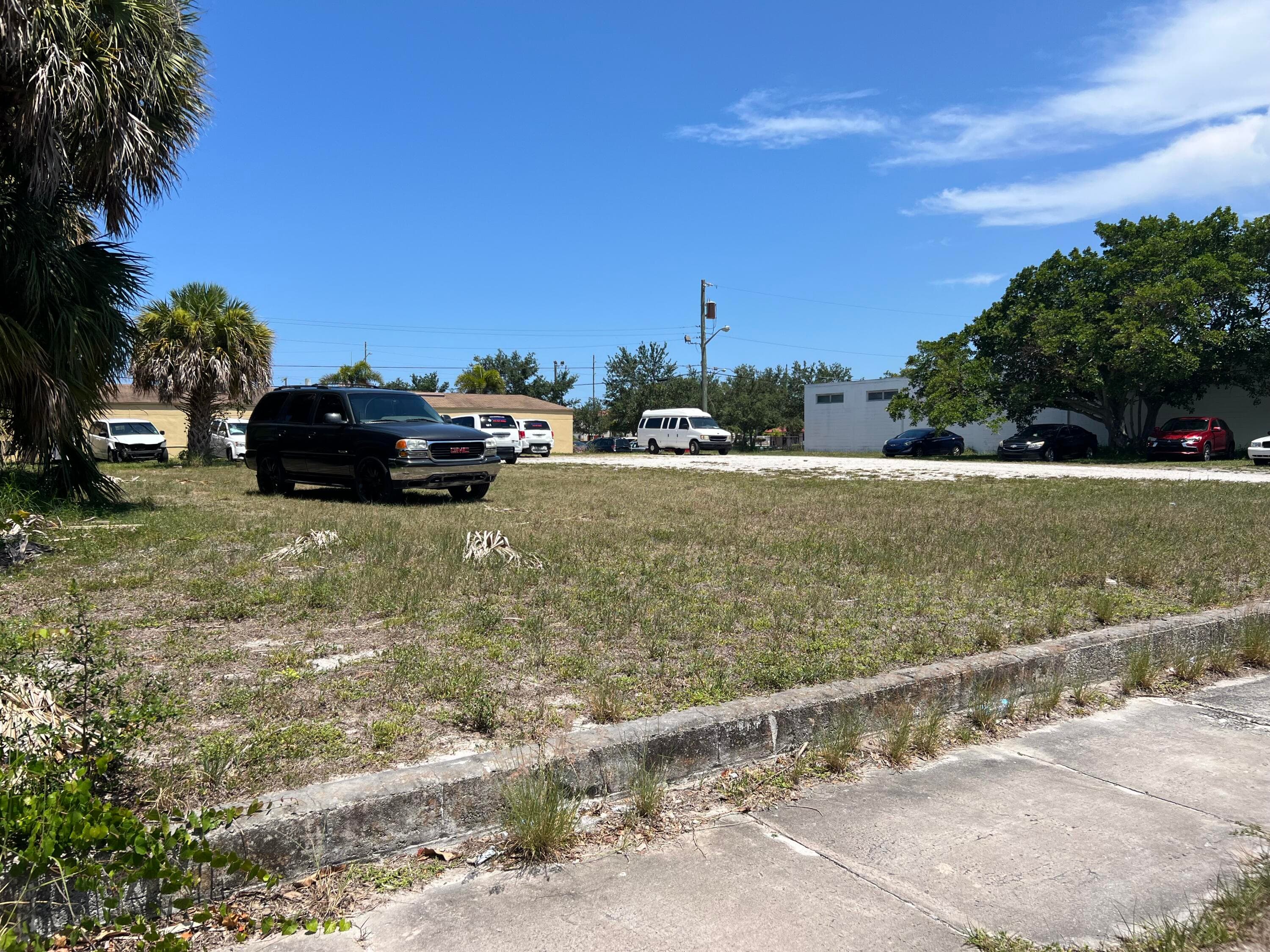 534 S 5th Street, Fort Pierce, FL 34950 — photo 3 of 5
