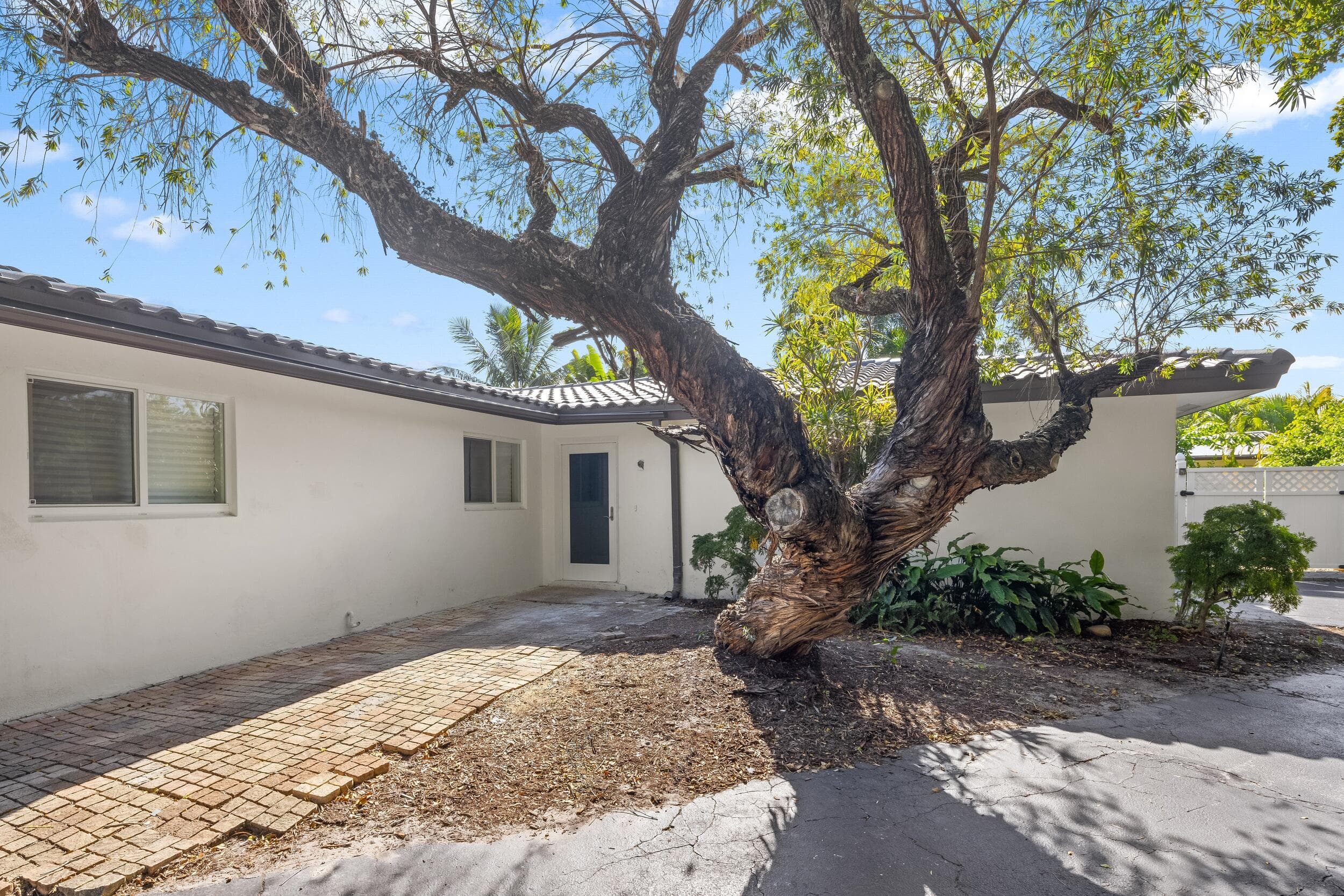 2500 NE 23rd Street, Pompano Beach, FL 33062 — photo 33 of 35