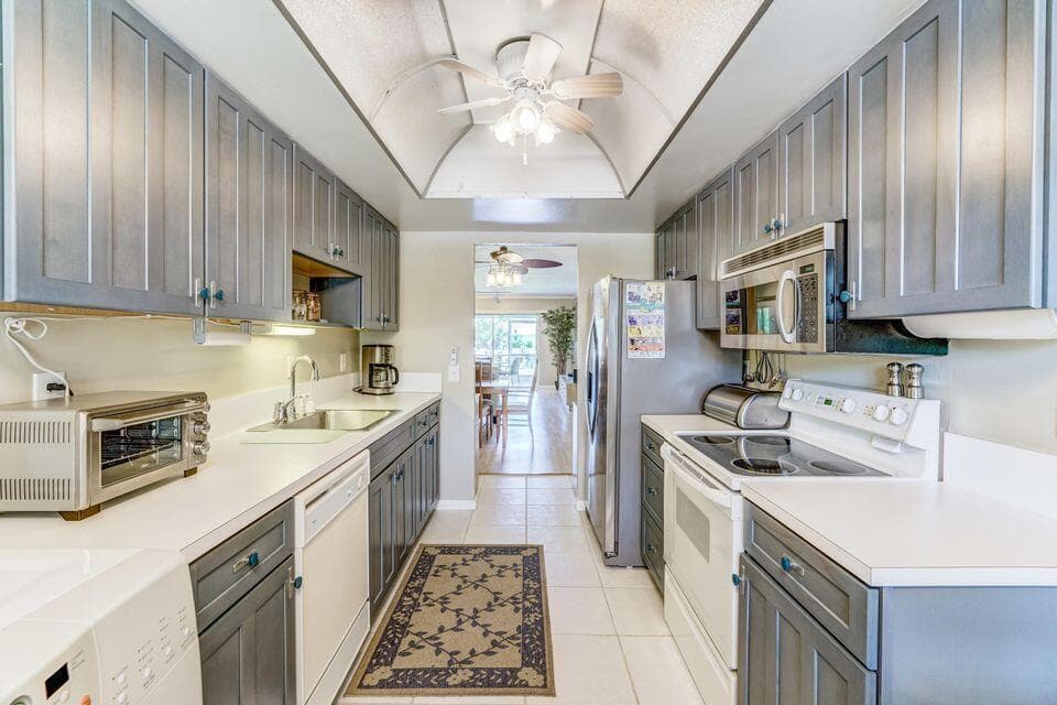 1160 Sugar Sands Boulevard 403 1st Fl, Singer Island, FL 33404 — photo 21 of 32