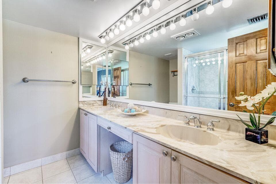 1160 Sugar Sands Boulevard 403 1st Fl, Singer Island, FL 33404 — photo 15 of 32