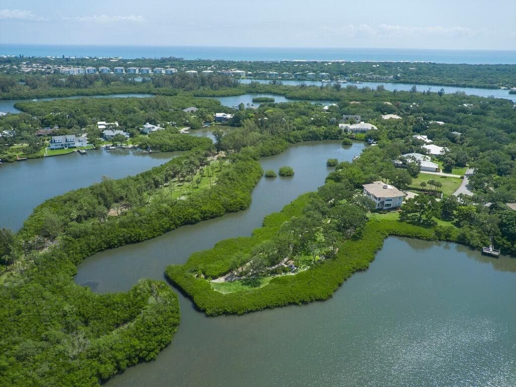 2660 Riverview Court, Vero Beach, FL 32963 — photo 4 of 44