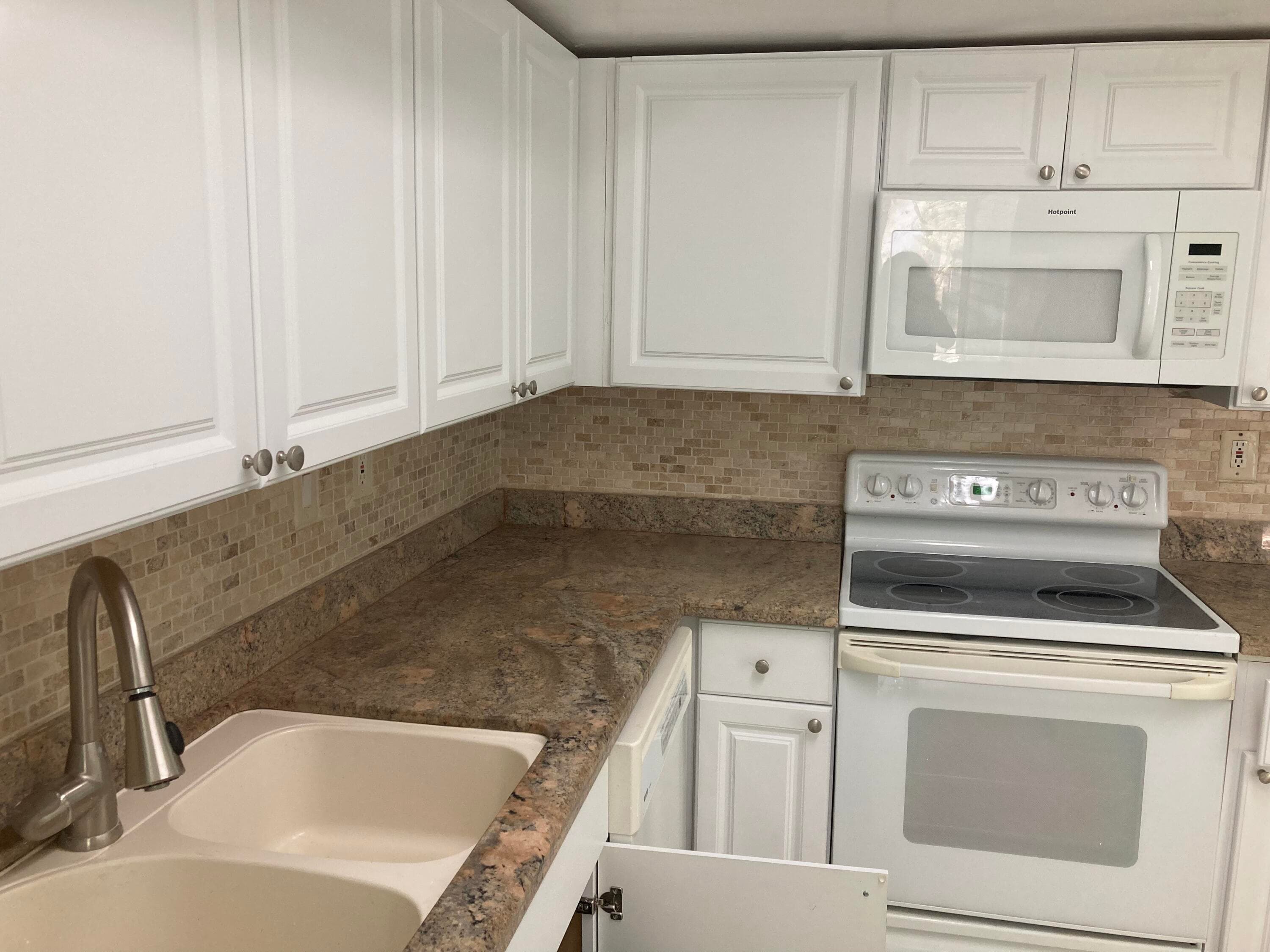 11811 Ave Of The Pga 2-1c, Palm Beach Gardens, FL 33418 — photo 19 of 31