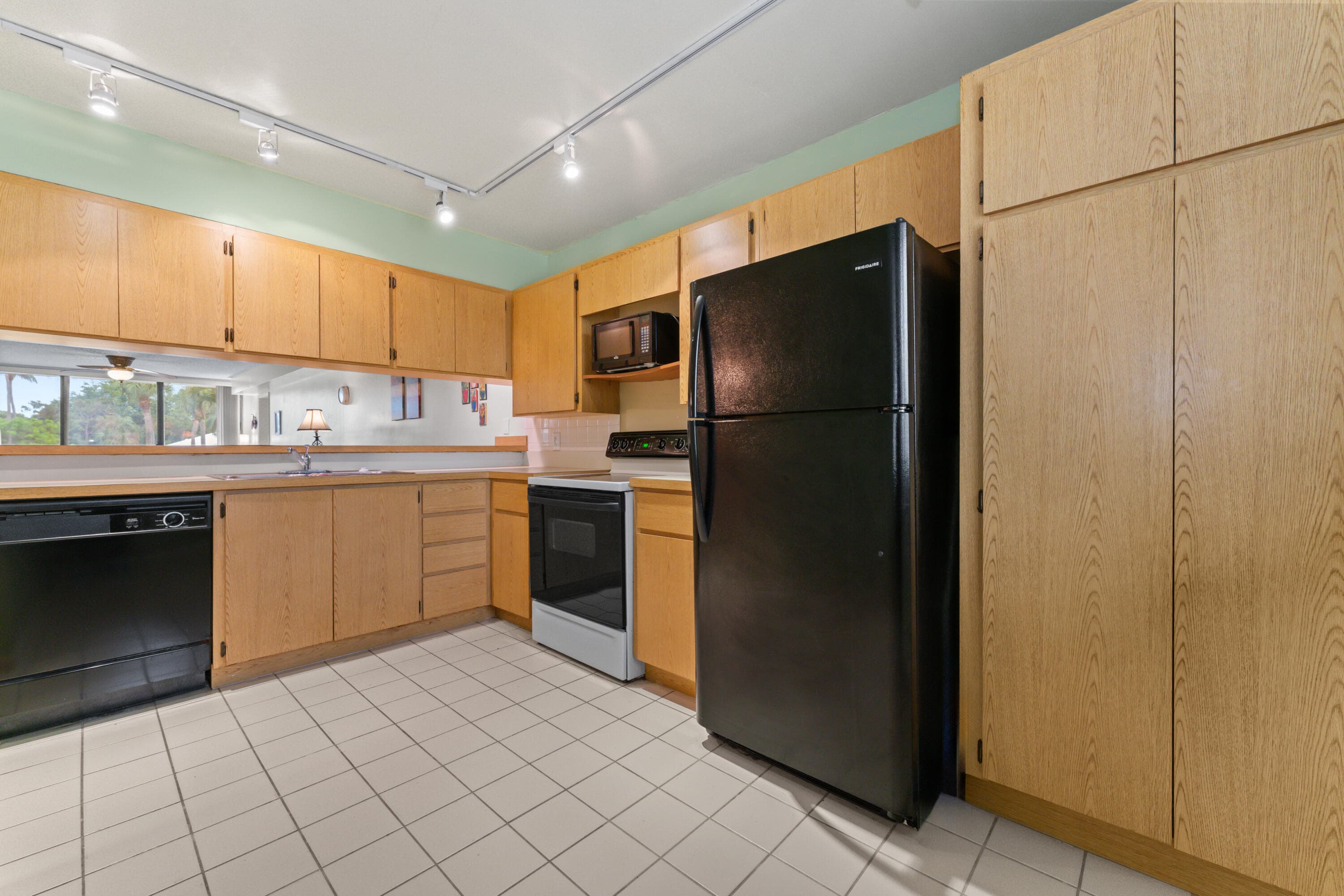 2621 Village Boulevard 203, West Palm Beach, FL 33409 — photo 2 of 28