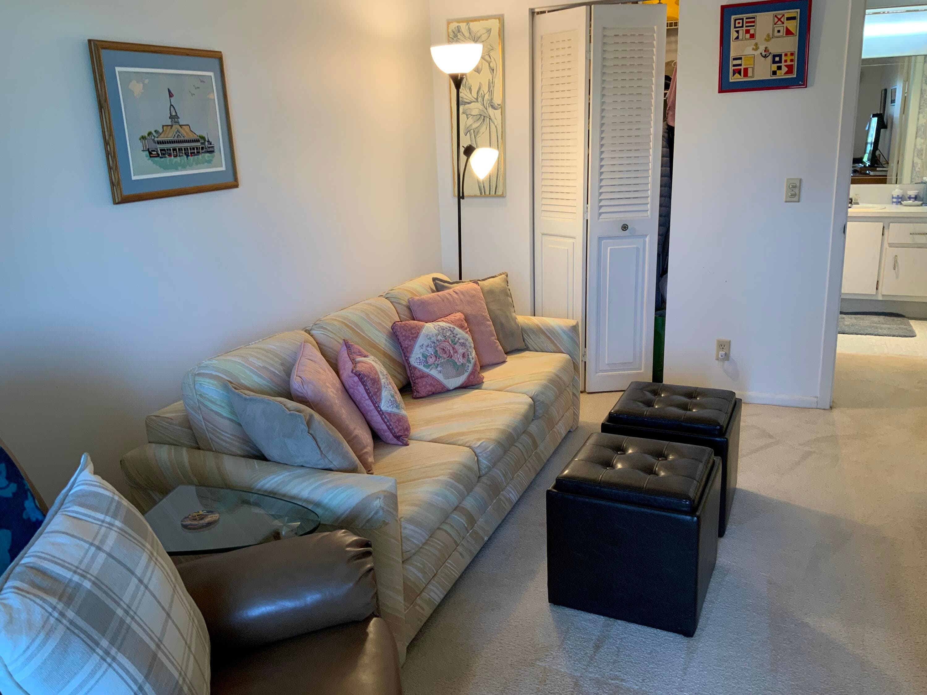 2050 Hythe C, Boca Raton, FL 33434 — photo 4 of 20