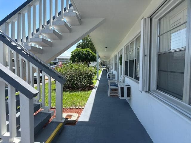 98 E Kingswood E E, West Palm Beach, FL 33417 — photo 9 of 15