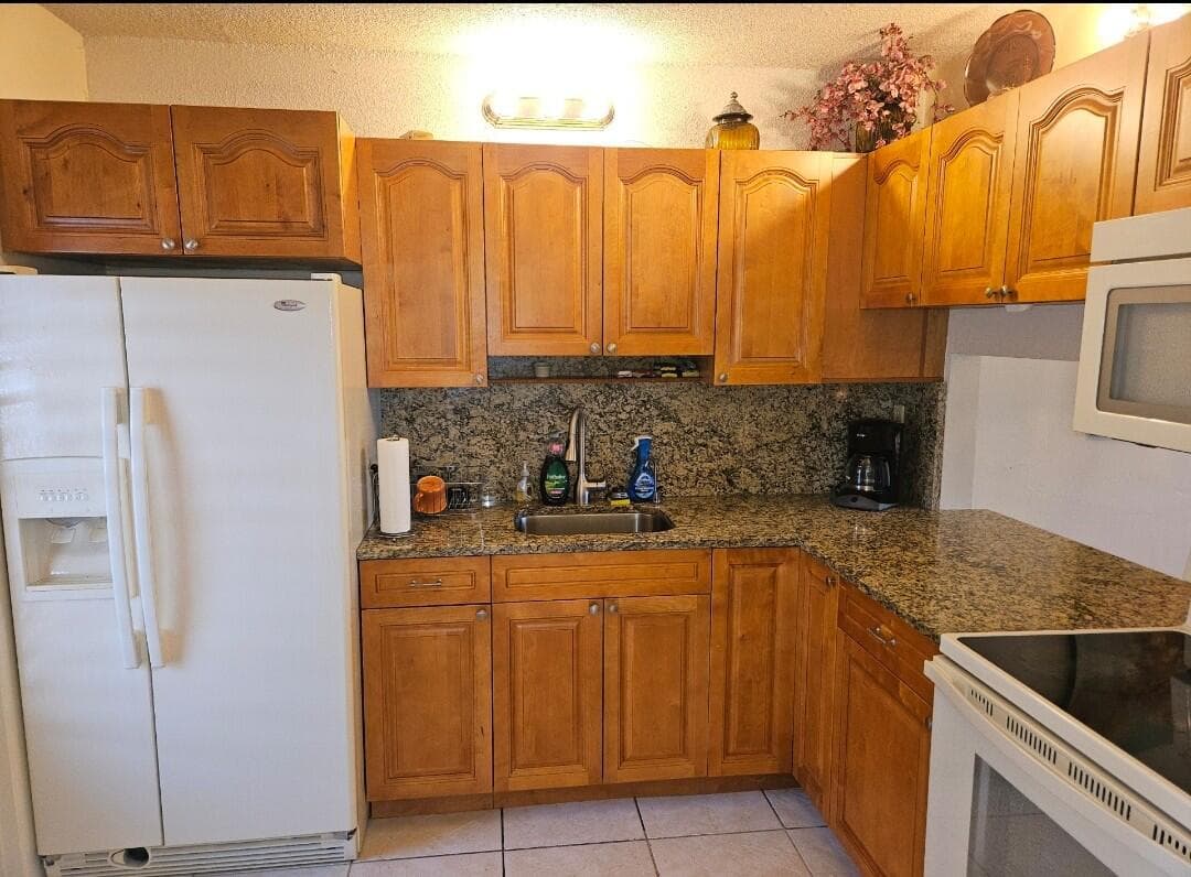 2581 N Garden 202 Drive N 202, Lake Worth, FL 33461 — photo 1 of 14