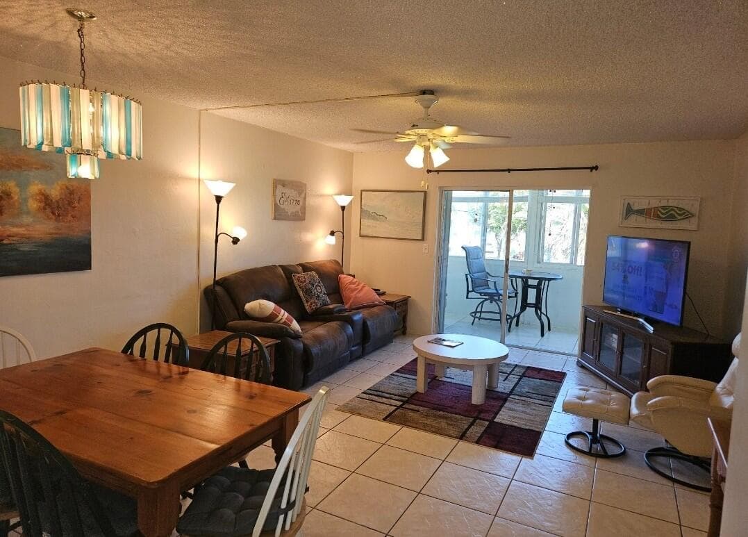 2581 N Garden 202 Drive N 202, Lake Worth, FL 33461 — photo 2 of 14