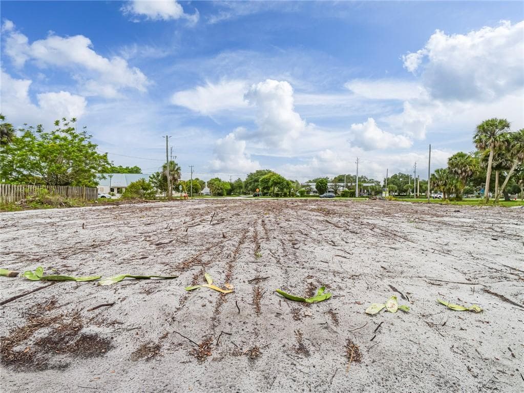 445 Old Dixie Highway, Vero Beach, FL 32962 — photo 1 of 11