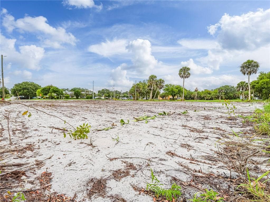 445 Old Dixie Highway, Vero Beach, FL 32962 — photo 4 of 11