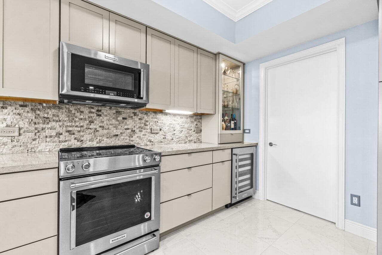 2650 Lake Shore Drive 406, Riviera Beach, FL 33404 — photo 18 of 61